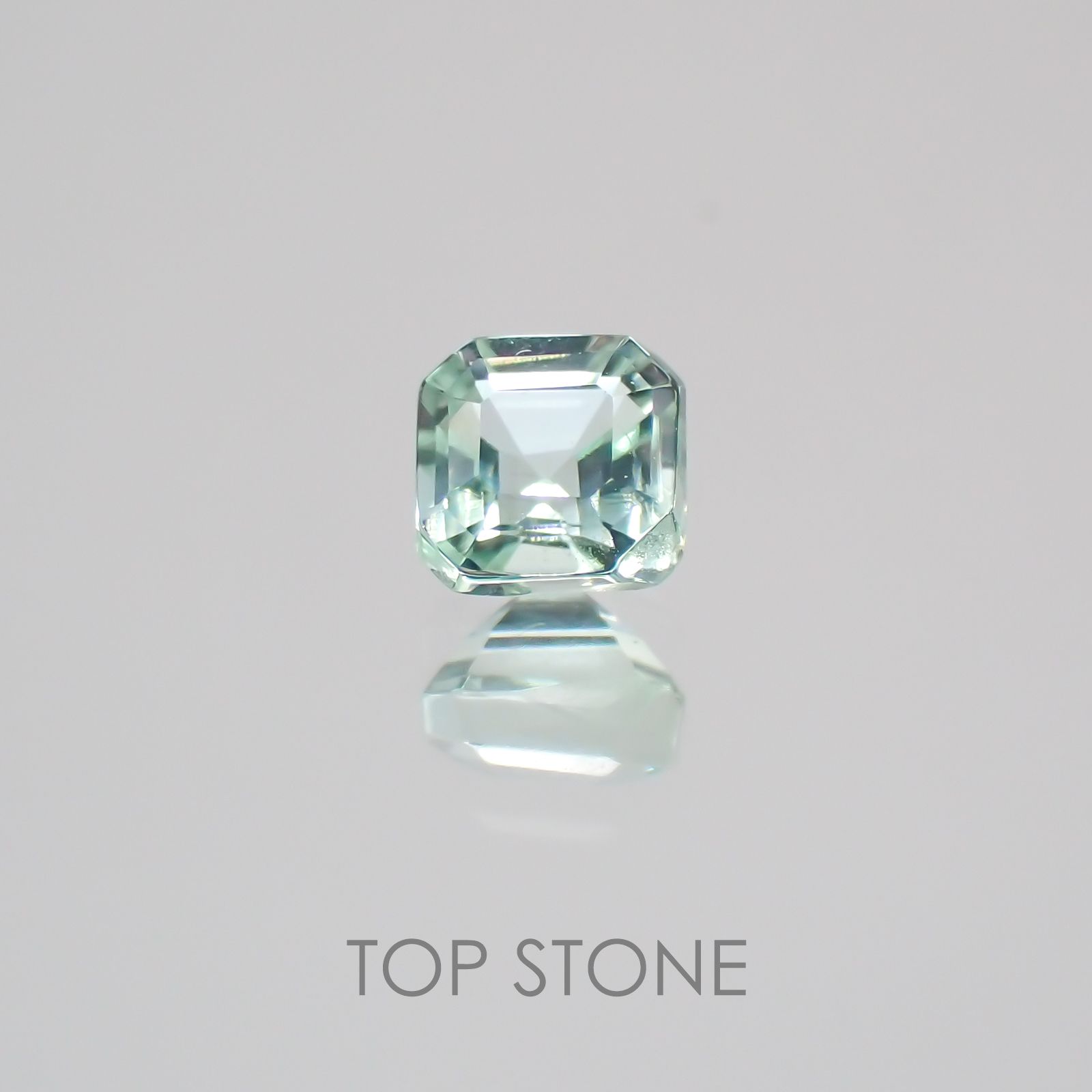 ミントベリル(宝石名グリーン・ベリル) ブラジル産 0.18ct 識別済[21059709]3.5×3.5mm前後