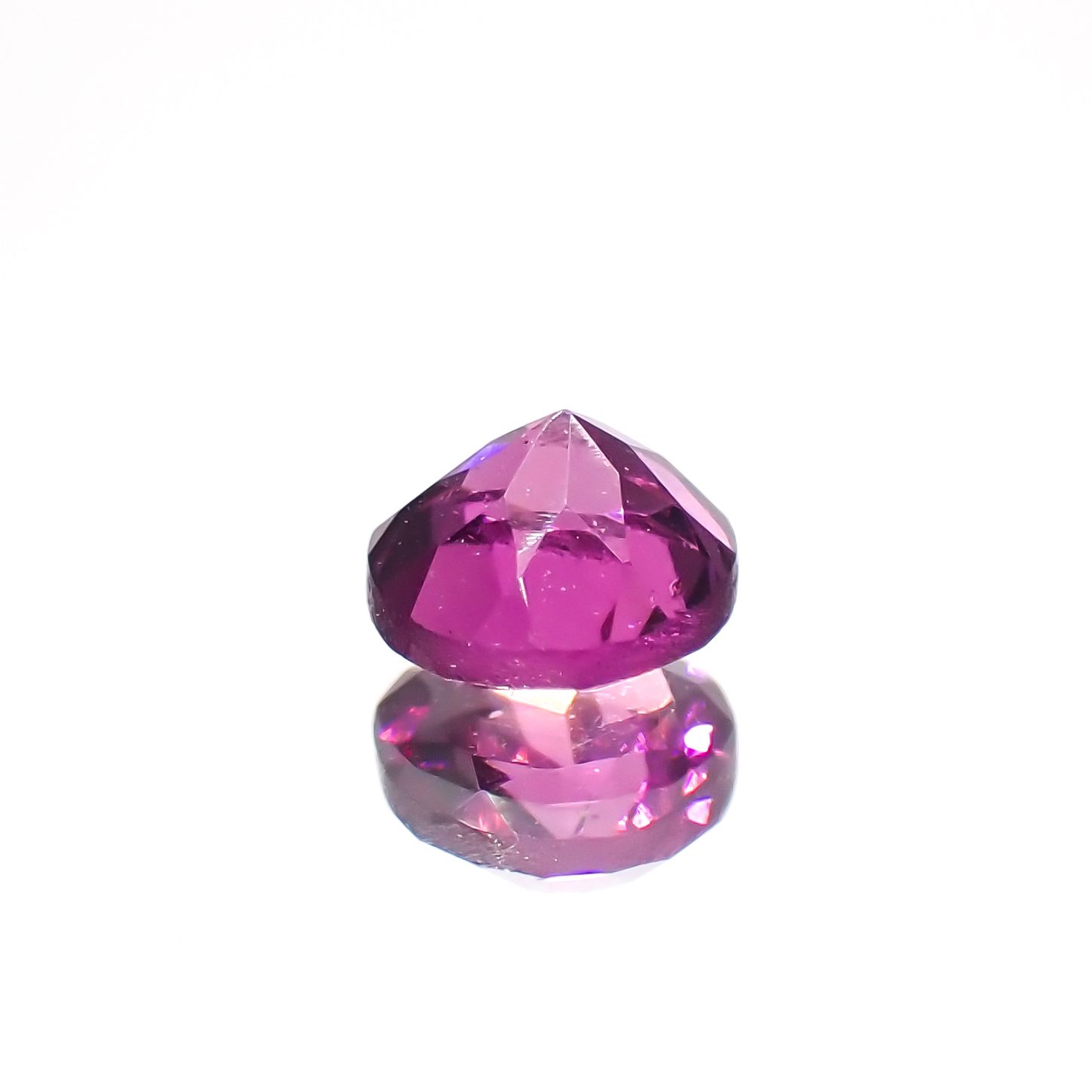 マラヤガーネット(宝石名ガーネット)タンザニア産 0.39ct 識別済[230823050]4.1x4mm前後
