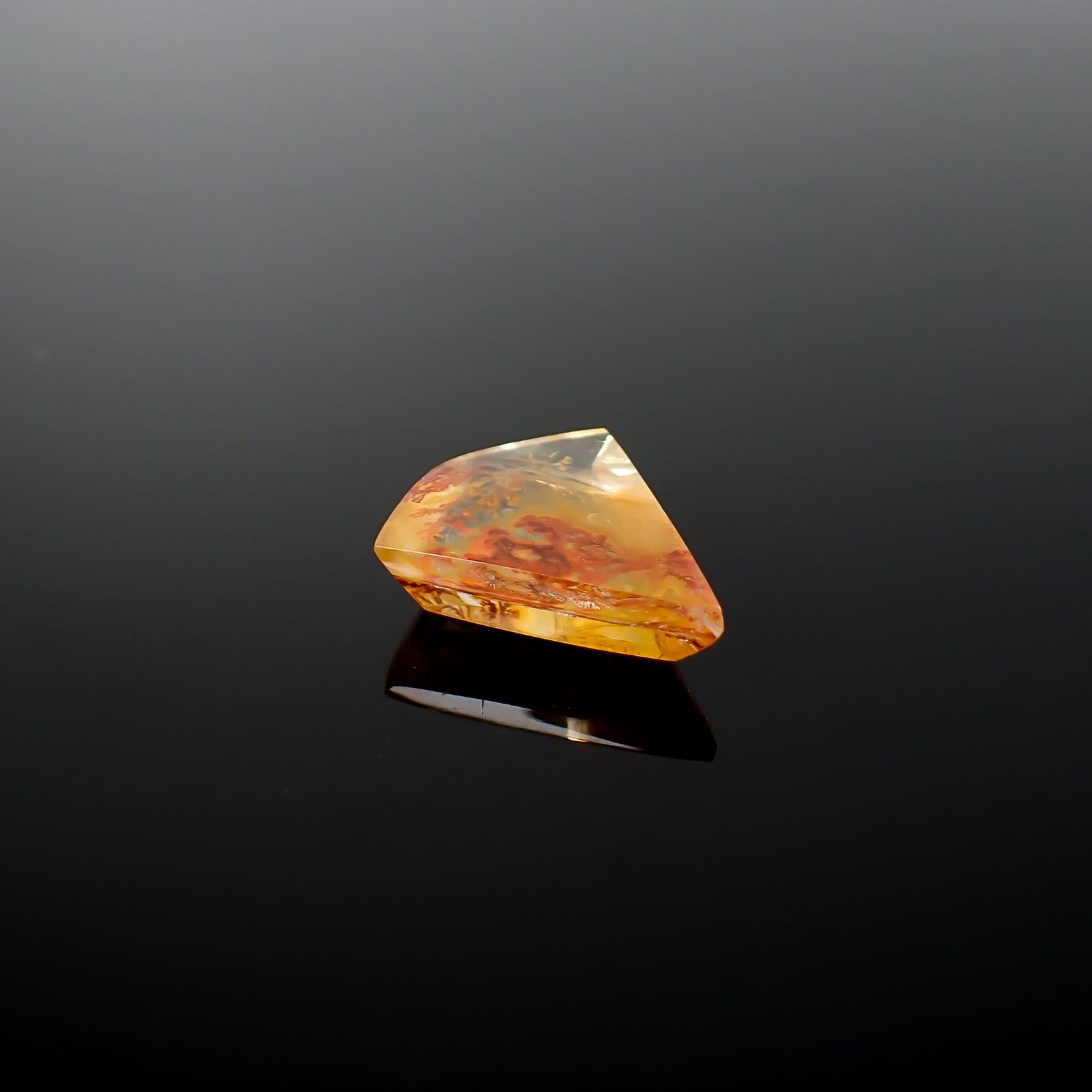 レッドデンドリチッククォーツ ブラジル産 15.86ct / 23.4x20mm前後 [260832740]