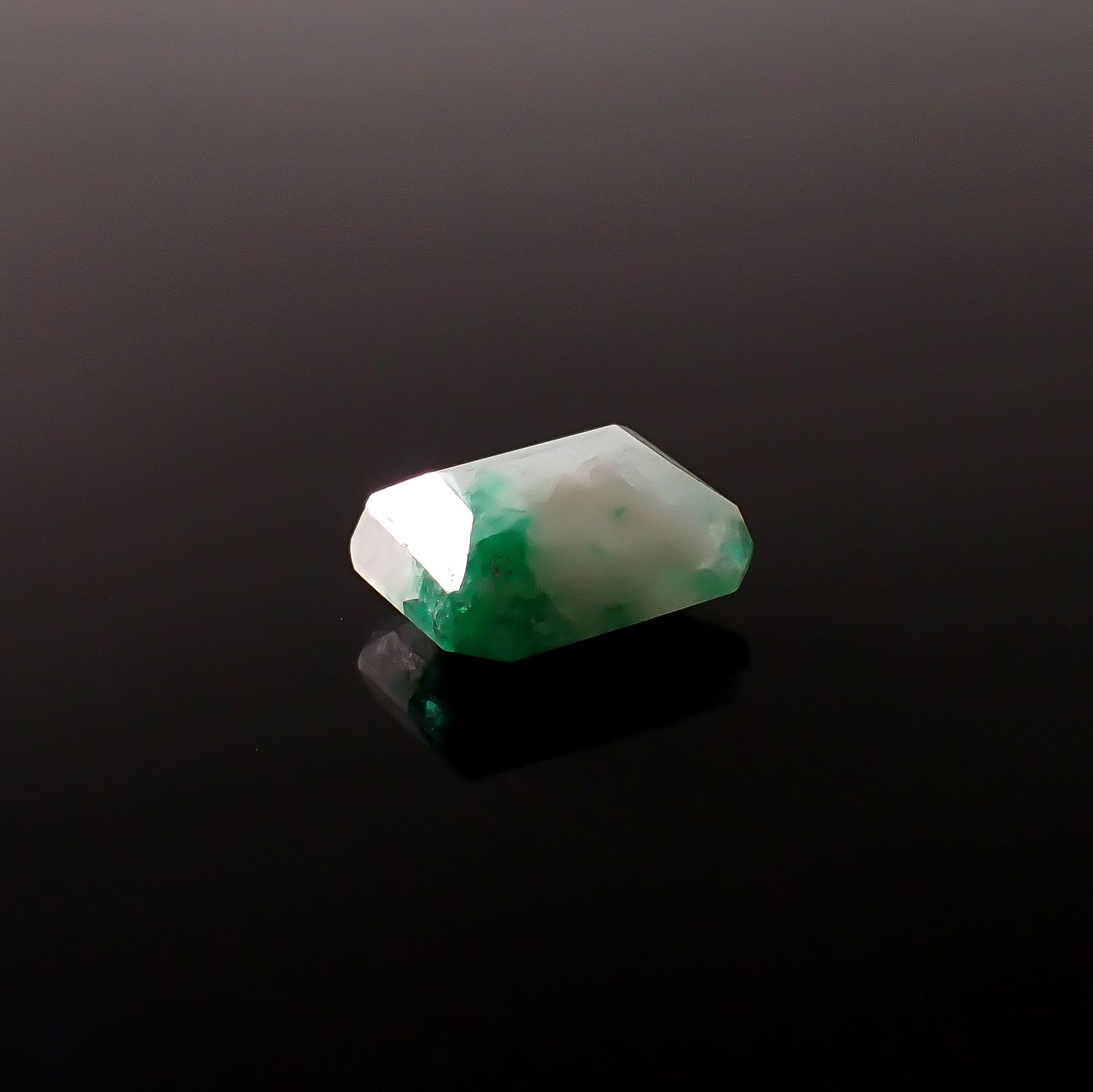 エメラルドインクォーツ パキスタン産 5.83ct / 12.4x9.8mm前後 [260231654]