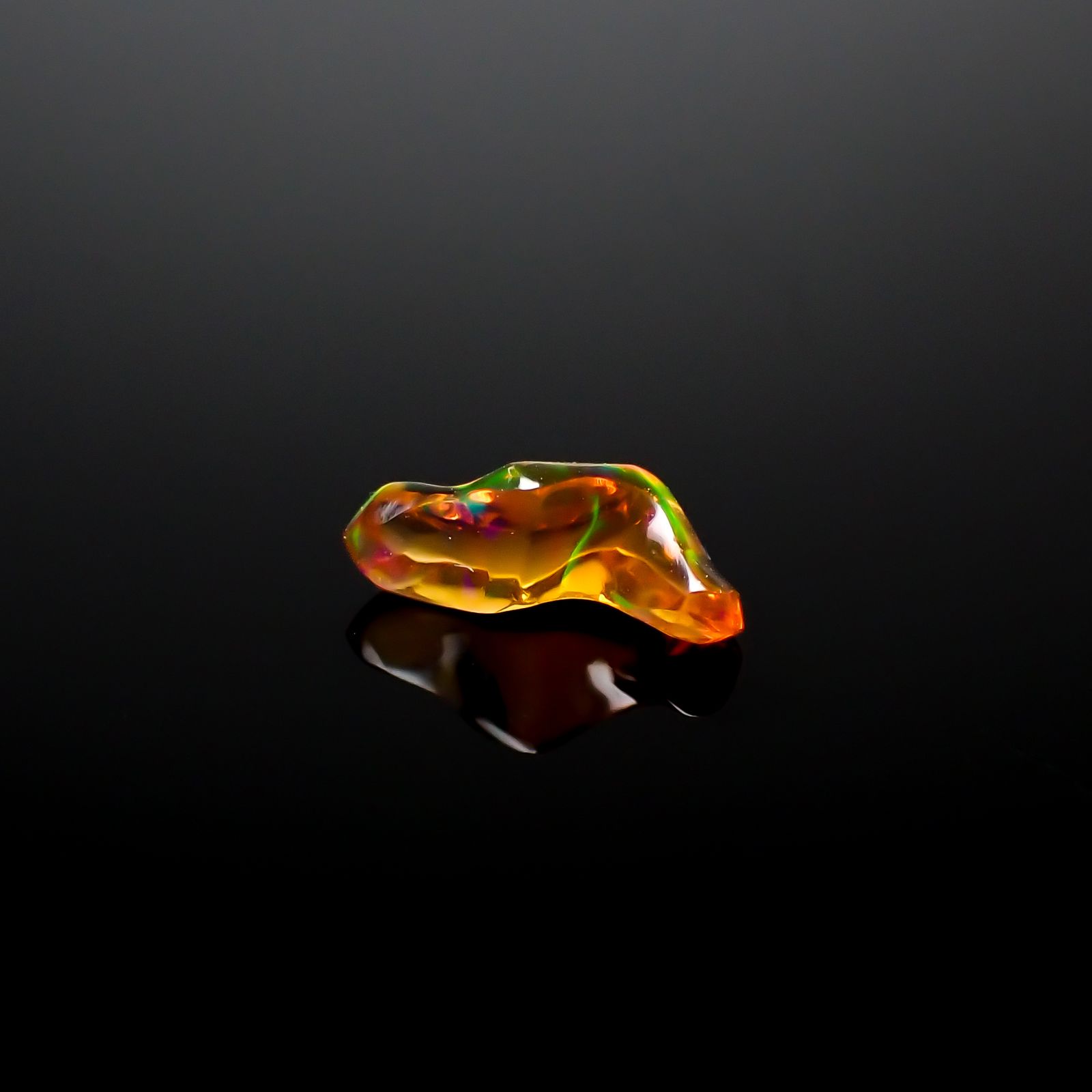 ファイヤーオパール 原石 メキシコ産 0.38ct[240226183]8x5.1mm前後