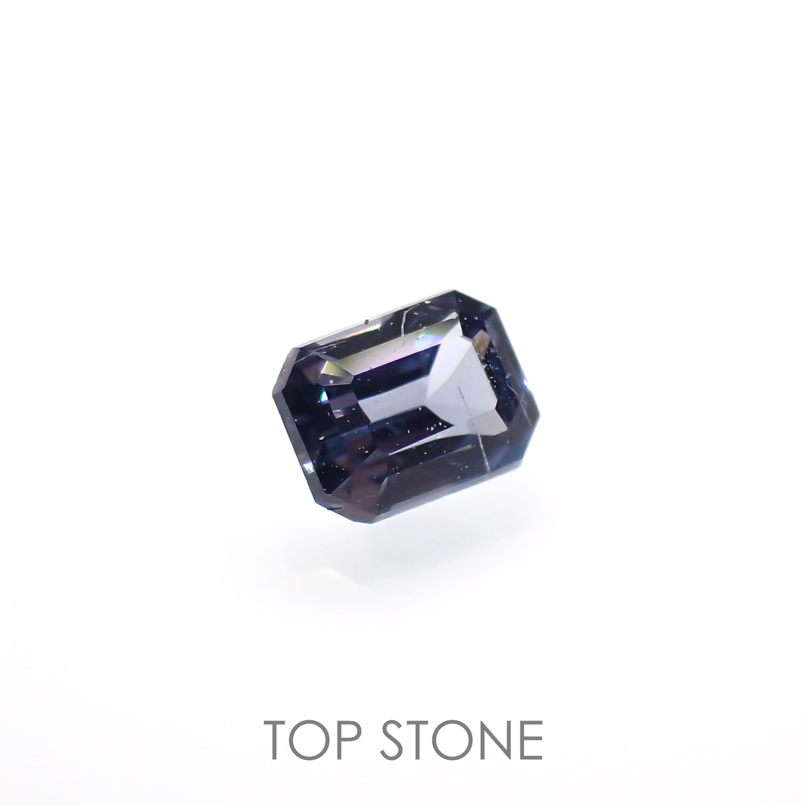 カラーチェンジガーネット アレキタイプ(宝石名ガーネット)マダガスカル・ベキリー産 0.12ct 識別済[220616549]2.9x2.2mm前後