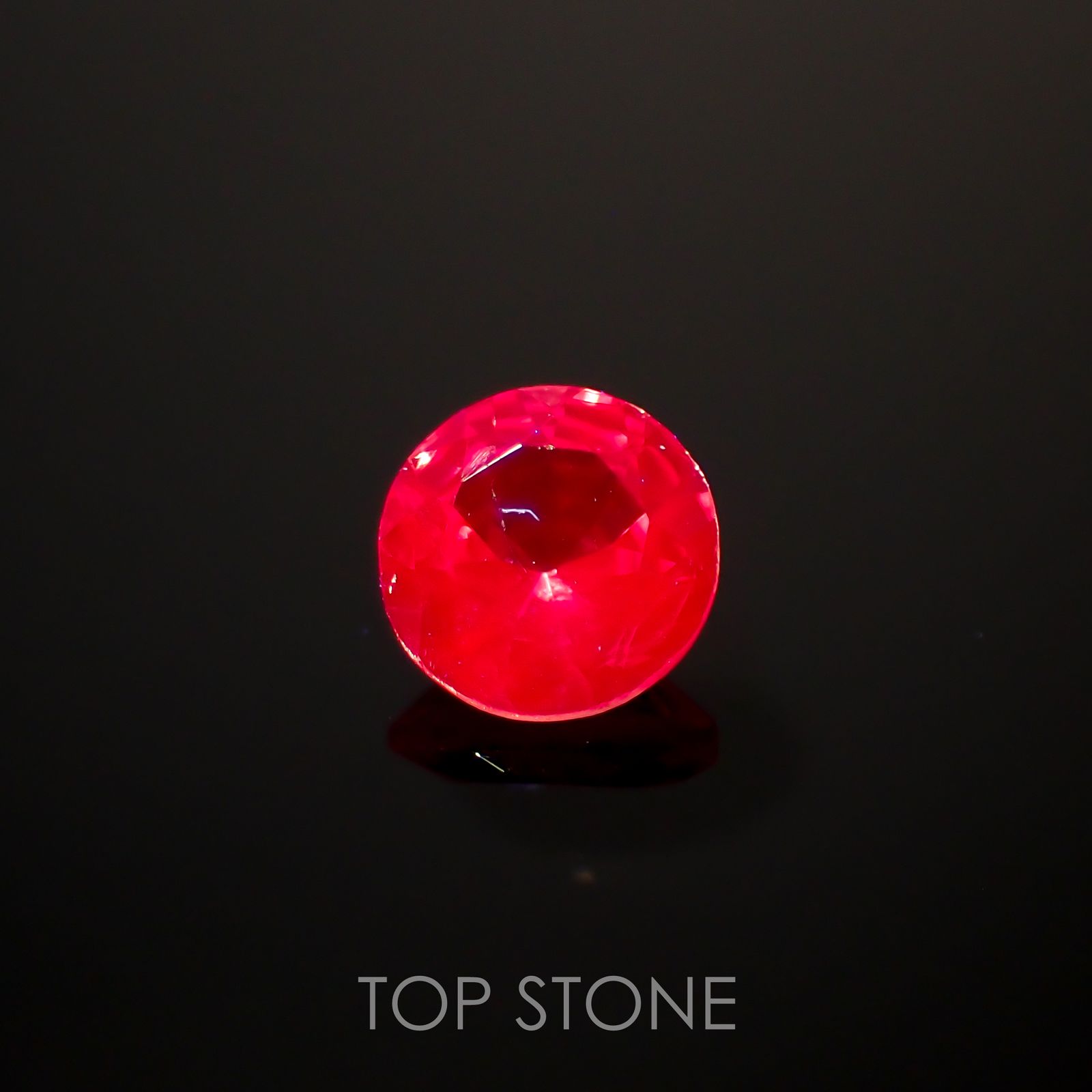 ホットピンクスピネル(宝石名ピンク・スピネル) タンザニア産 0.25ct 識別済[210912586]3.9×3.9mm前後