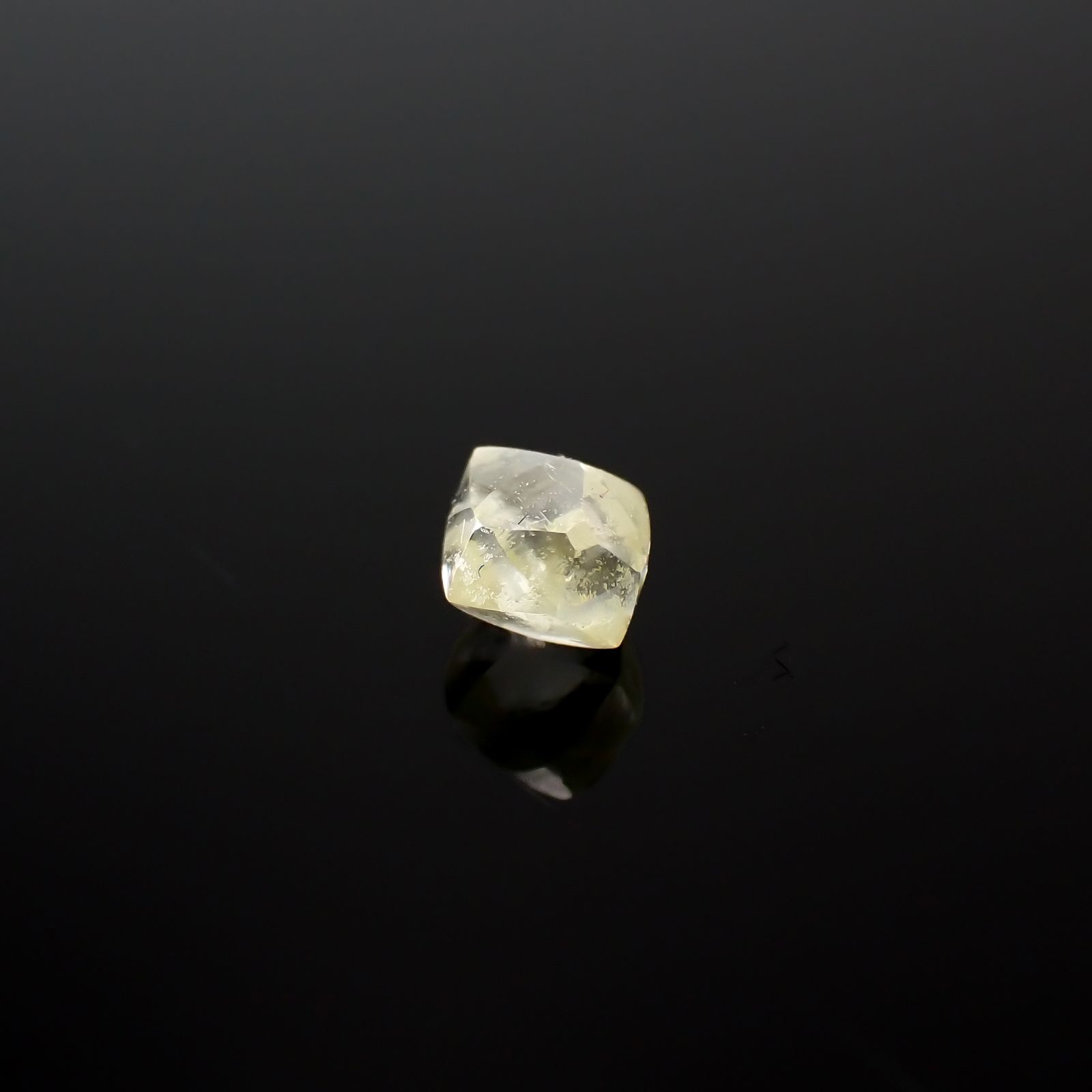 ソーヤブルダイヤモンド 原石 0.23ct[240326747]3.4x3.1mm前後