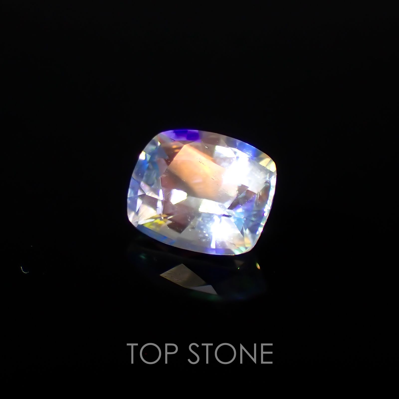 レインボームーンストーン(アンデシンラブラドライト) マダガスカル産 ルース 0.87ct[210310128]6.6×5.5mm前後