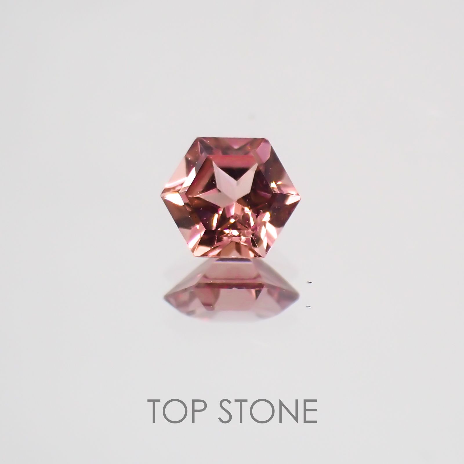 ◇ヘキサゴンカット◇マラヤガーネットSA(宝石名ガーネット) タンザニア産 0.35ct 識別済[210210094]4×4mm前後