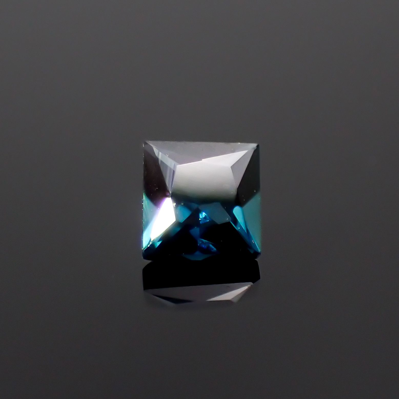 ◇プリンセスカット◇インディゴライト ブラジル産 0.19ct[230923521]3.1x3mm前後