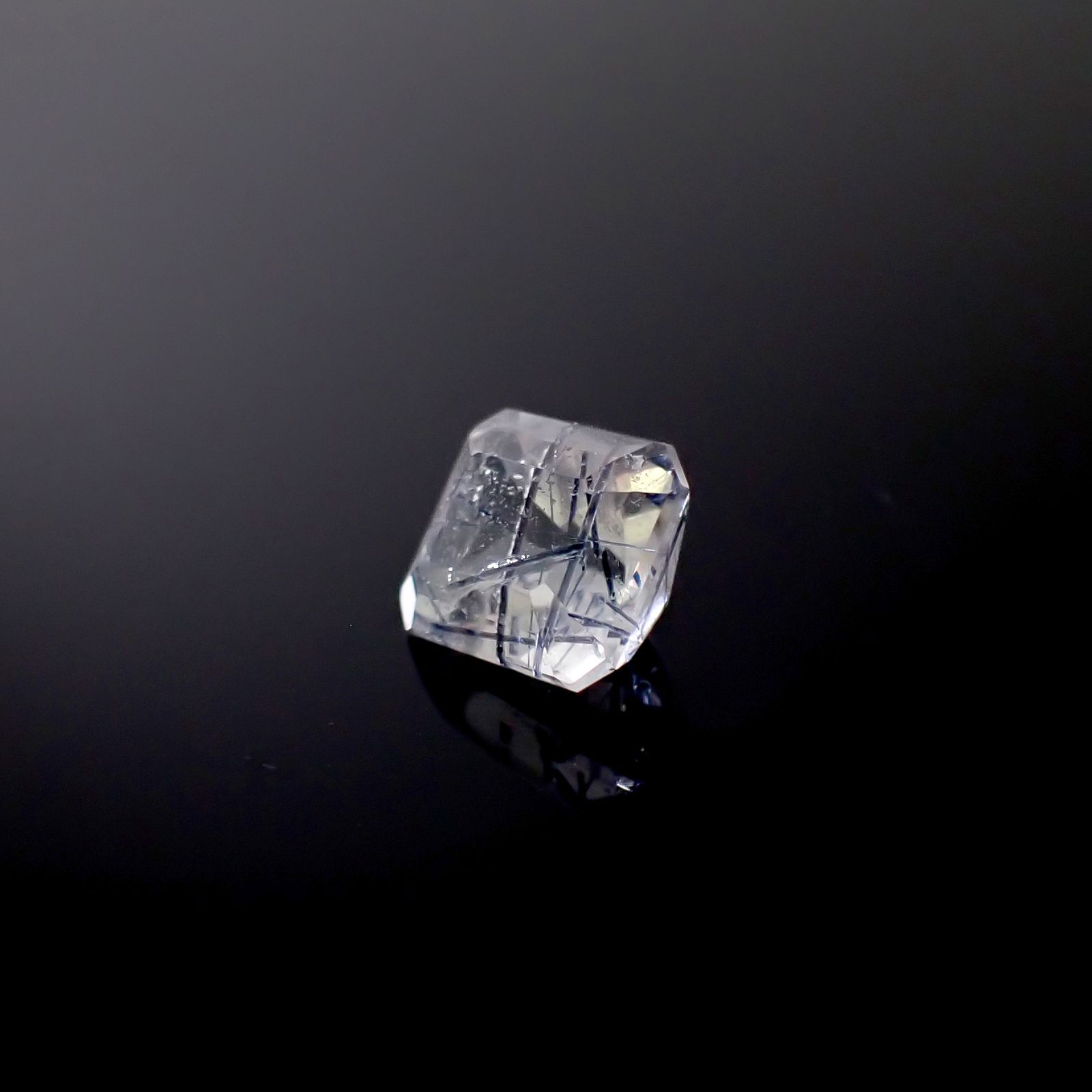 インディゴライトインクォーツ ブラジル産 2.55ct [241229599]8.7x7.4mm前後