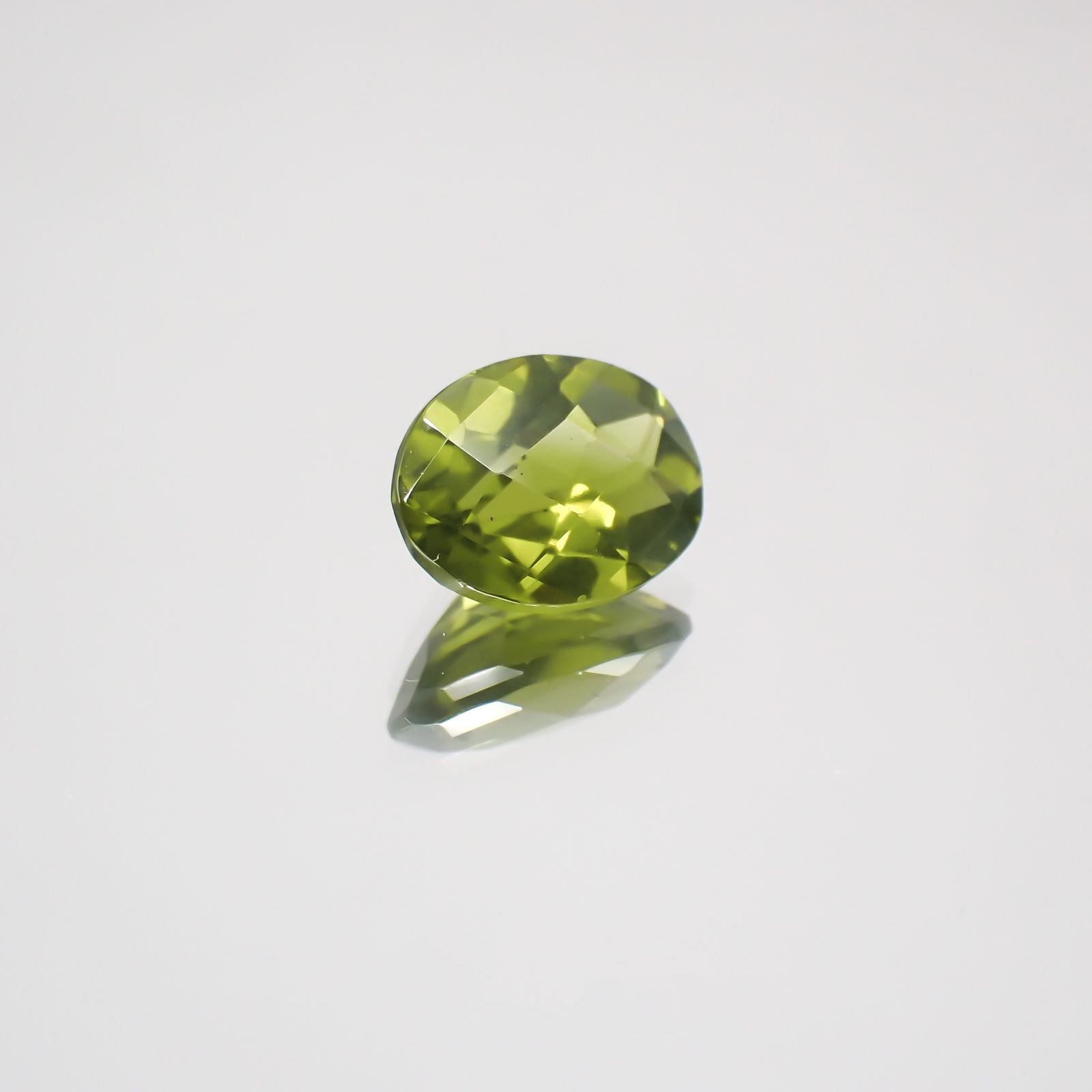 ベスビアナイト(宝石名アイドクレース) ケニア産 1.18ct 識別済[21059958]7.6×5.8mm前後