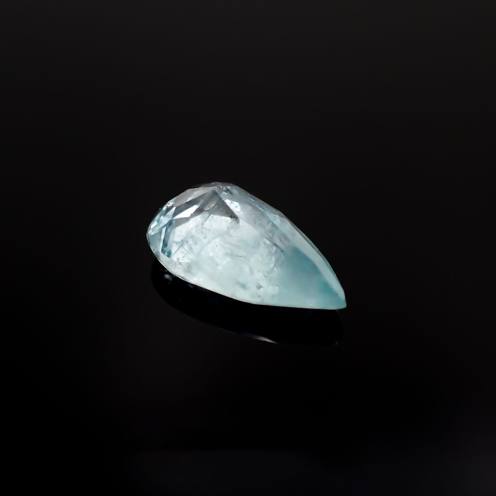 ユークレース(宝石名ブルー・ユークレース)コロンビア産 1.638ct ソ付(彩珠)[221018854]10.7x6.3mm前後