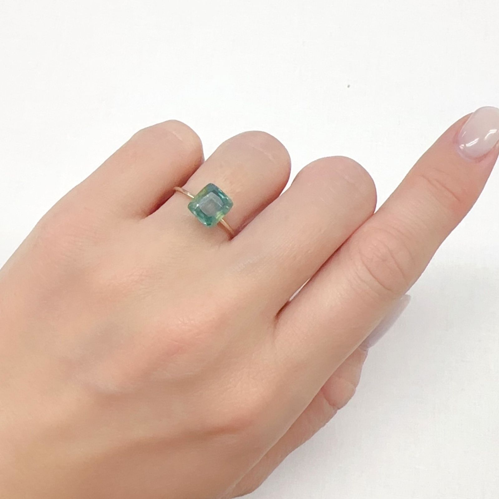 バイカラーカイヤナイト(宝石名カイヤナイト)ネパール産 2.53ct 識別済[240326693]7.8x7.2mm前後