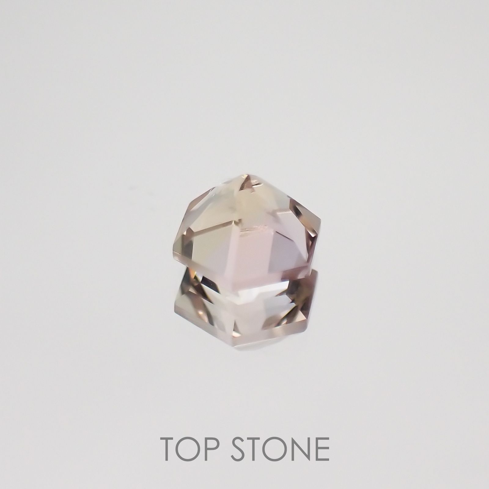 ◇ヘキサゴンカット◇アメトリンSA(宝石名バイカラー・クォーツ/別名アメトリン) ボリビア産 0.55ct 識別済[210611049]5×5mm前後