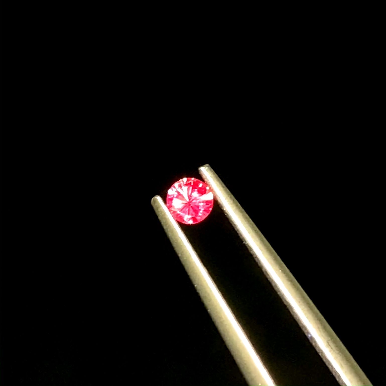 ホットピンクスピネル(宝石名ピンク・スピネル)タンザニア産 0.11ct