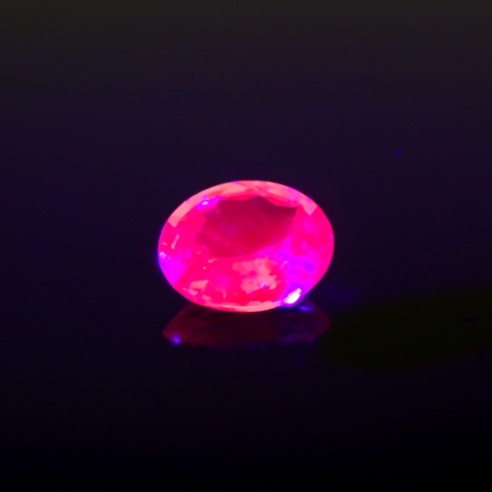 ネオンピンクサファイア スリランカ産 0.41ct[230421534]4.9x4mm前後