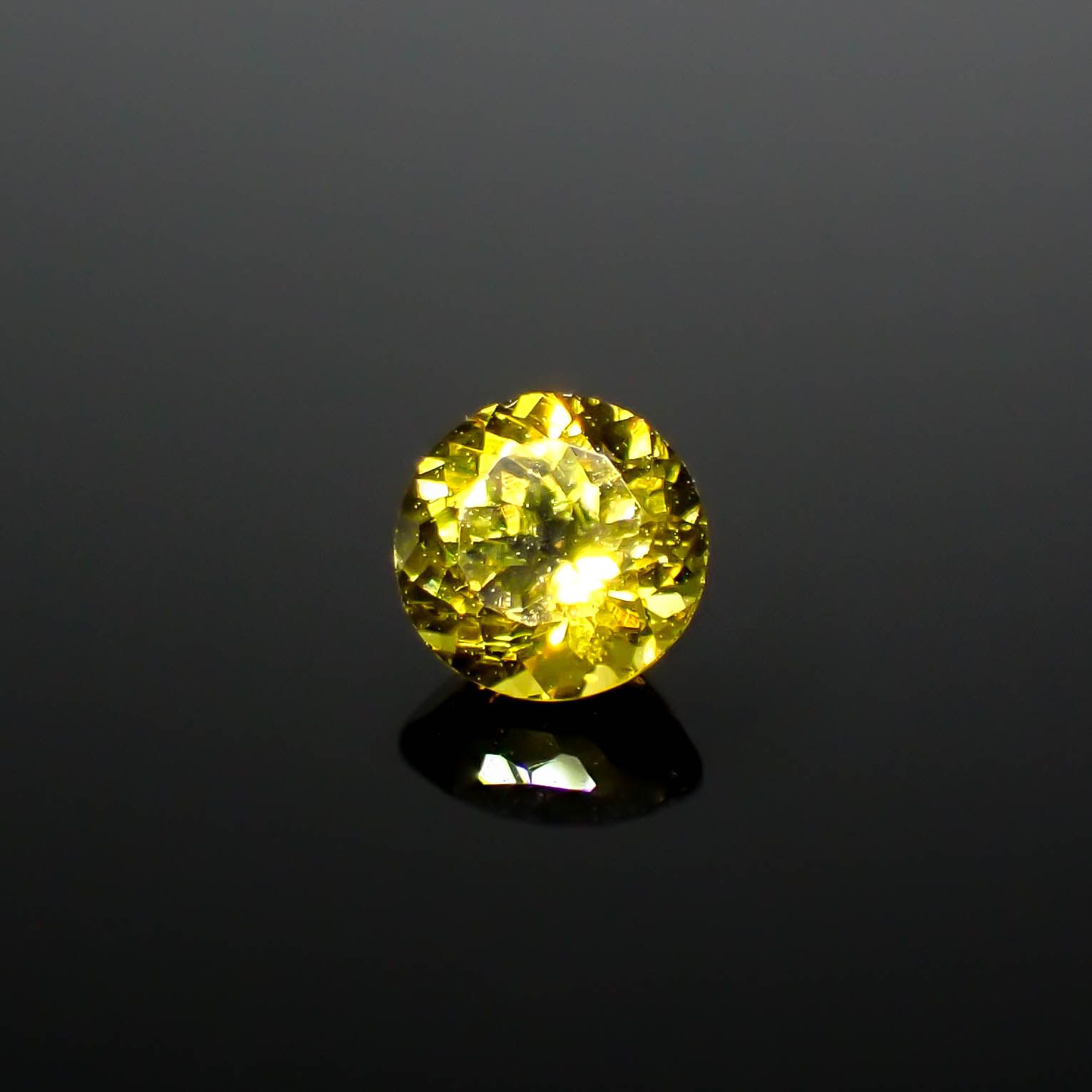 クリノゾイサイト(宝石名クリノゾイサイト)パキスタン産 0.32ct
