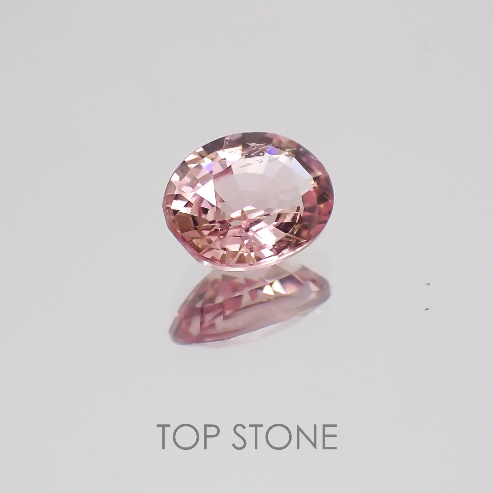 カラーチェンジマラヤガーネット タンザニア産 ルース 0.65ct[21019640]5.8×4.7mm前後