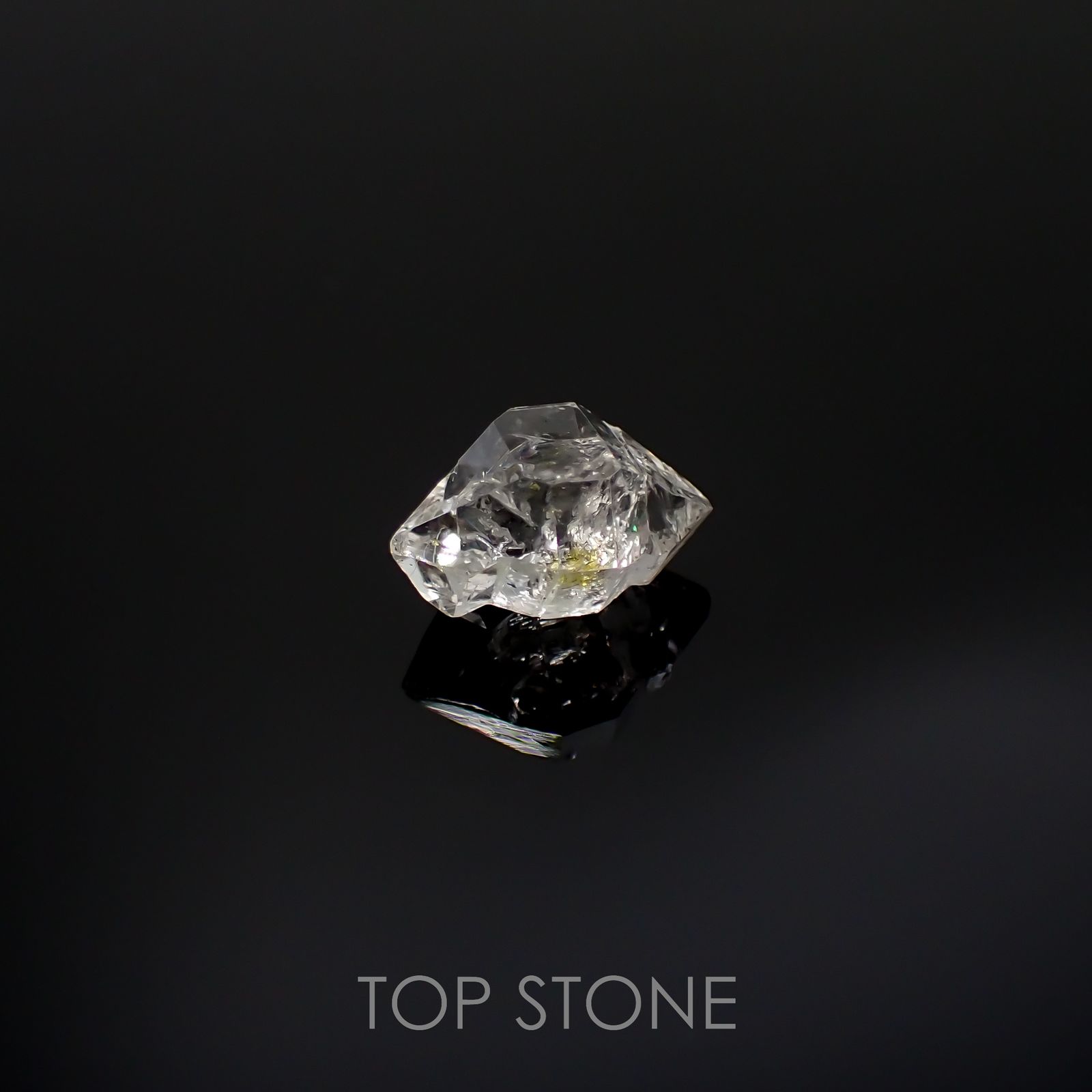 オイルインクォーツ 原石 パキスタン産 2.85ct[220616490]11.4x8mm前後