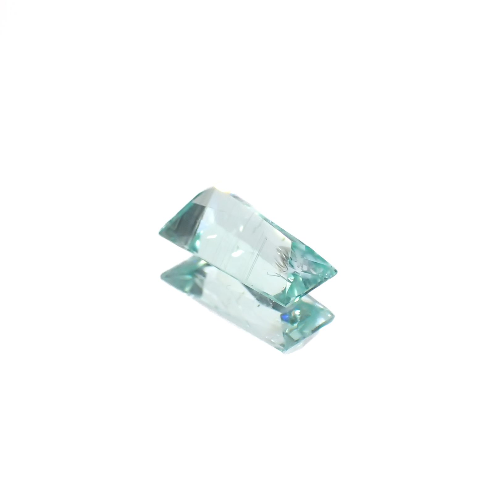 パライバトルマリン(宝石名トルマリン/別名パライバ・トルマリン)モザンビーク産 0.92ct 識別済[231224360]8x4.8mm前後