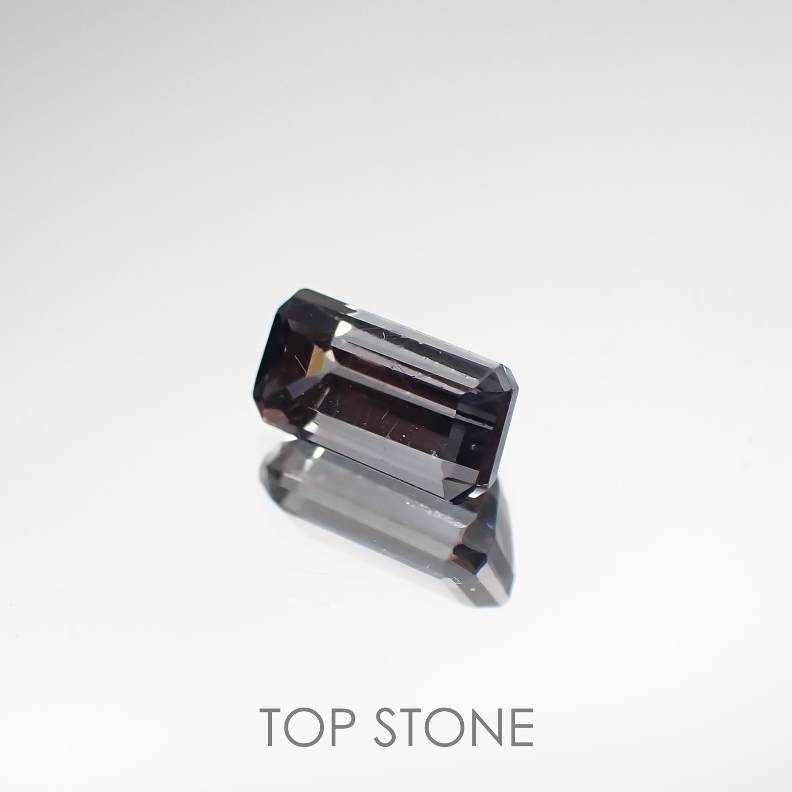 カラーチェンジガーネット(アレキタイプ) マダガスカル・ベキリー産 ルース 0.66ct[210711811]6.1×3.1mm前後