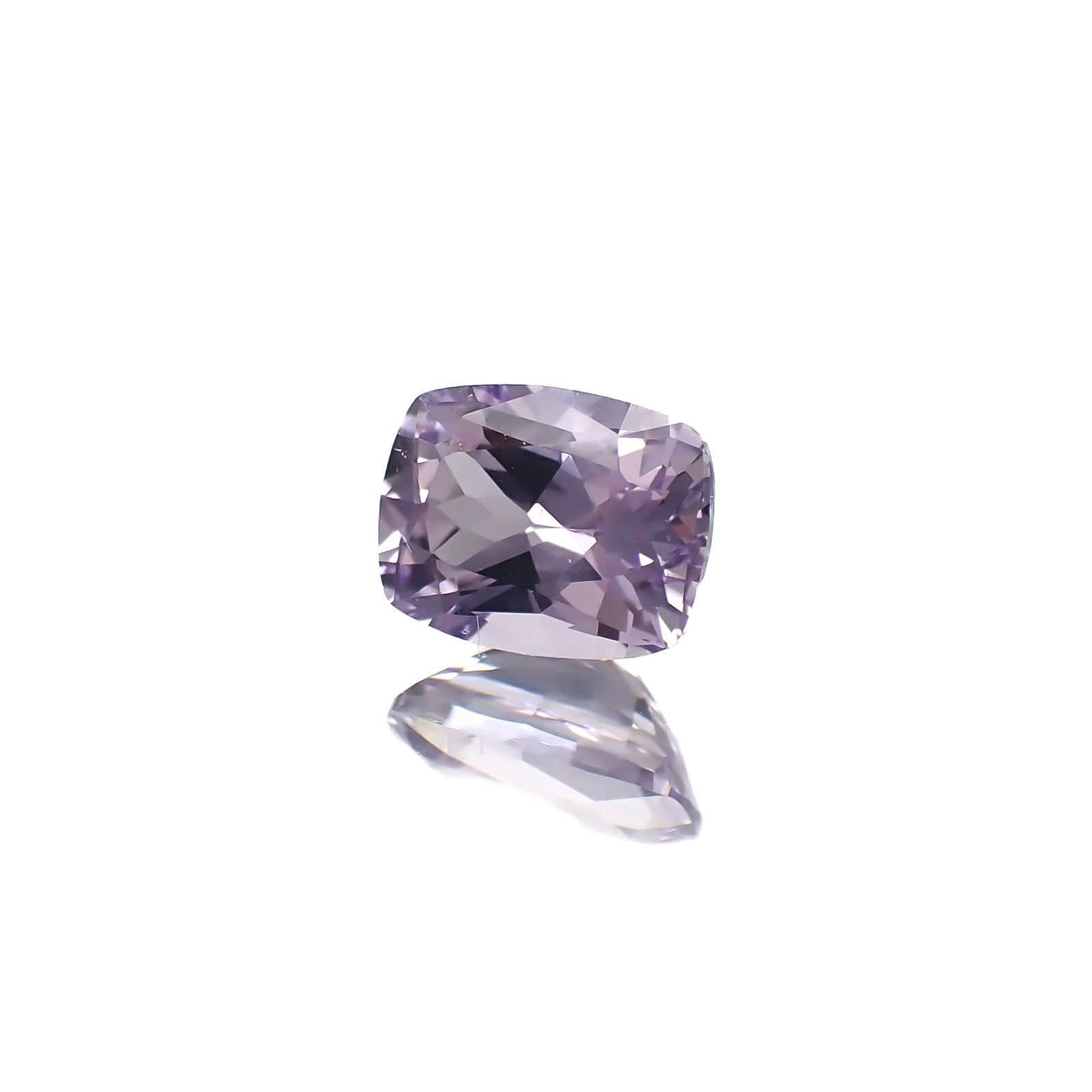 ラベンダーサファイア(宝石名サファイア)スリランカ/マダガスカル産 識別済 0.90ct / 6.2x4.7mm前後 [220817464]