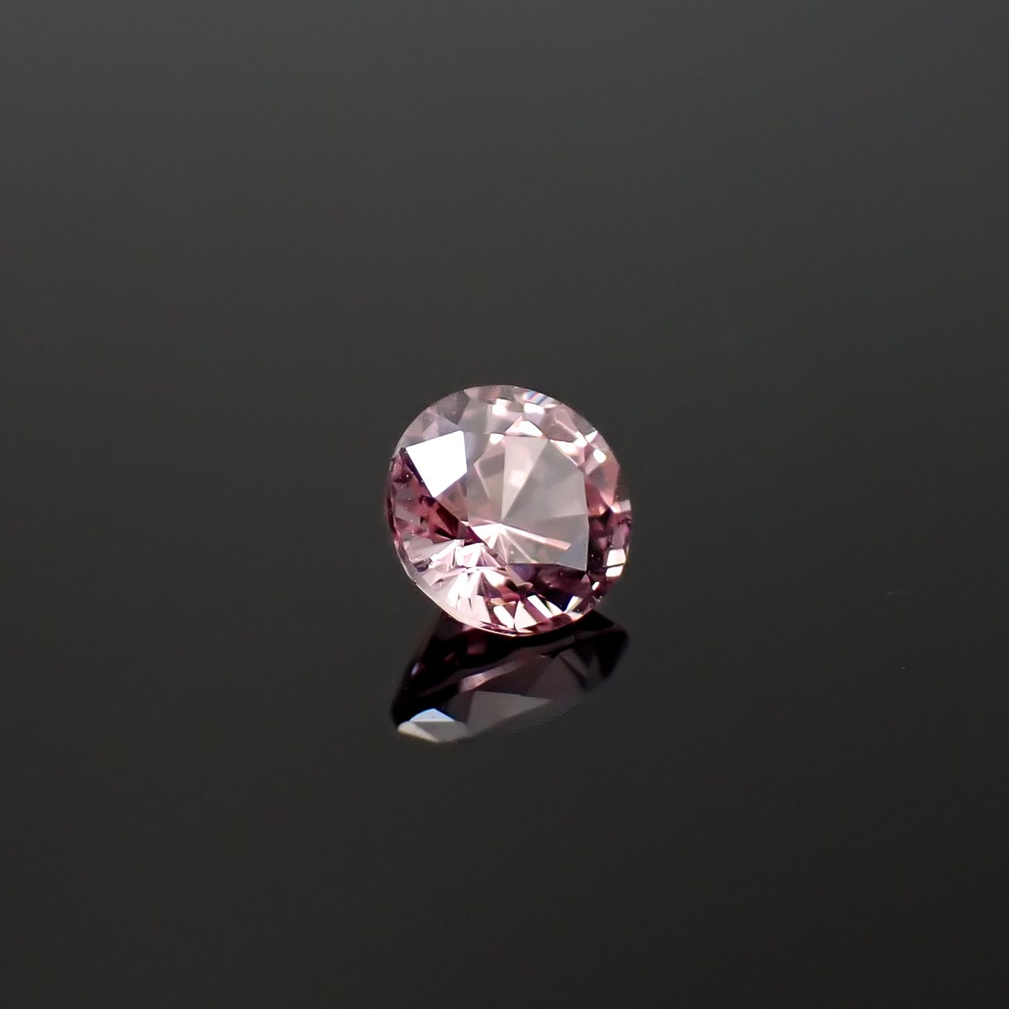 ドラゴンガーネット タンザニア産 0.60ct / 5x5mm前後 [260532239]