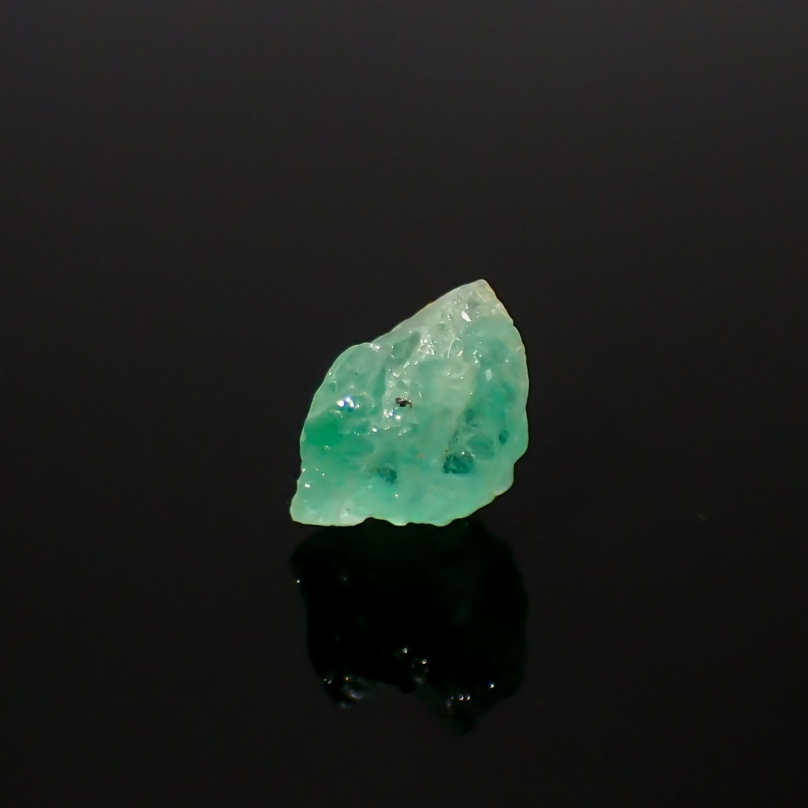 パライバトルマリン 原石 ブラジル・パライバ州バターリャ鉱山産 0.93ct [220515995]5.6x5.8mm前後