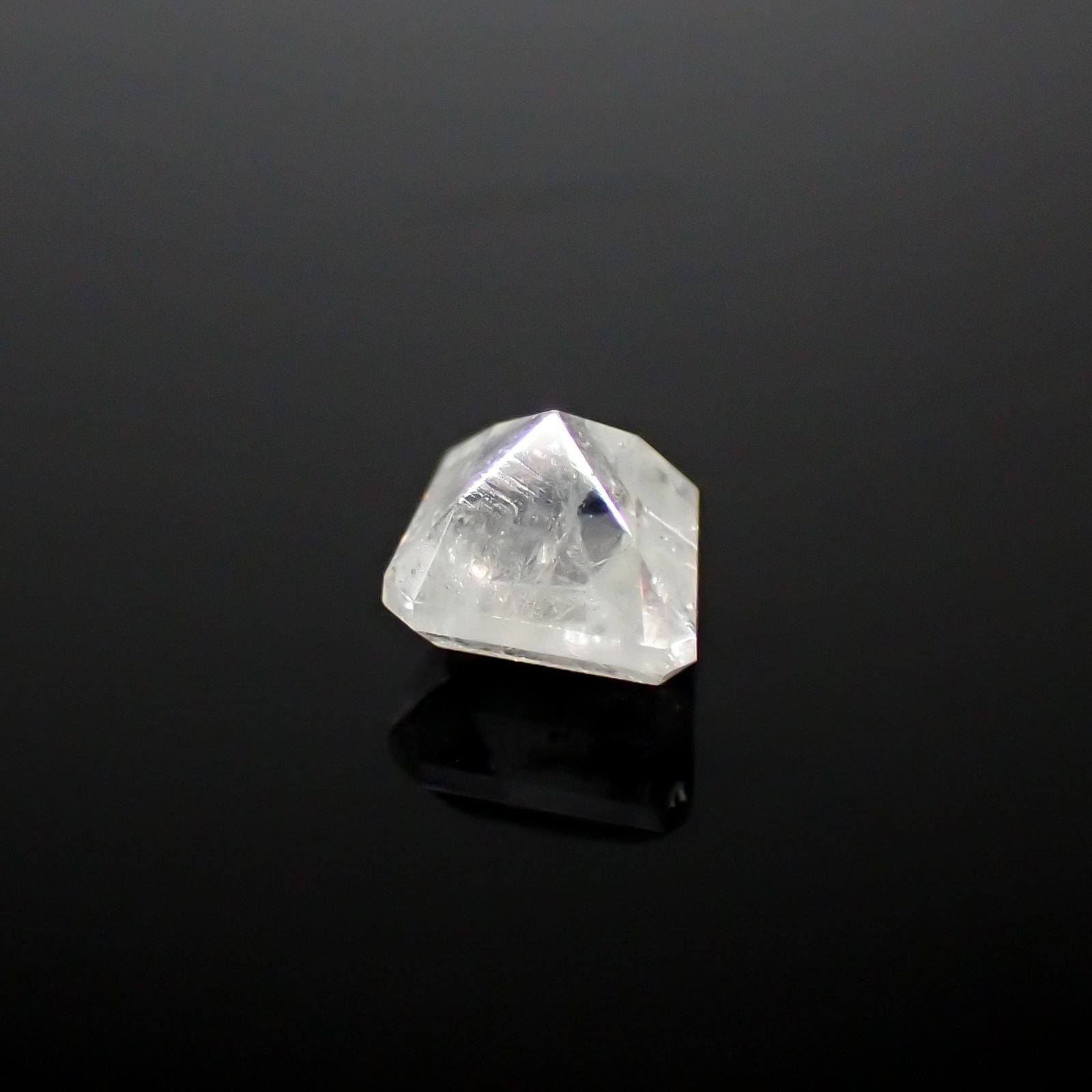 ◇カスタムカット◇パウエライト(宝石名パウエライト)インド産 0.997ct ソ付(日独)[240928694]6.62x5.63mm前後