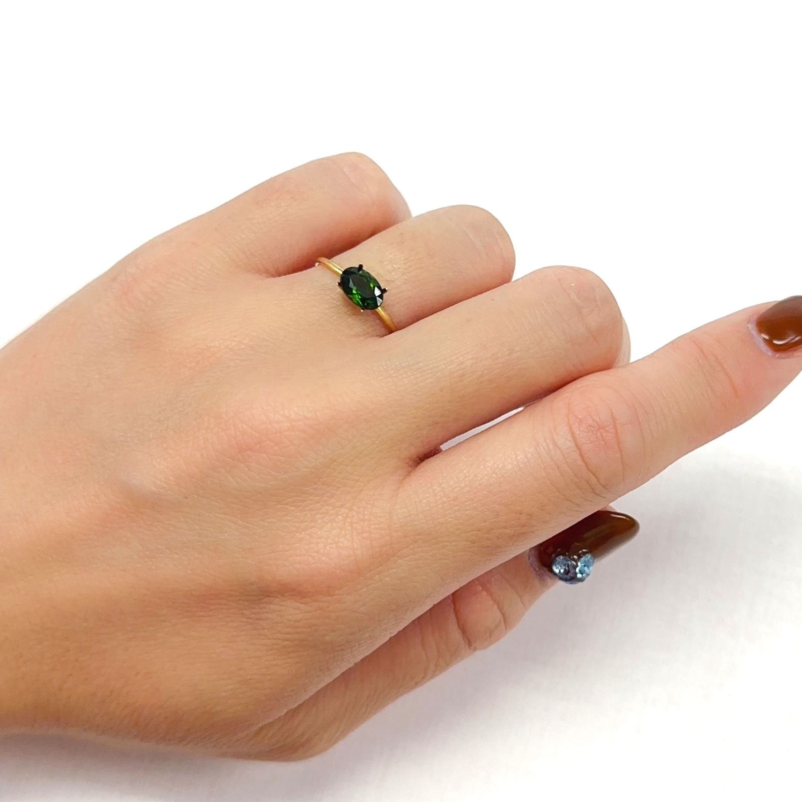 クロムダイオプサイド(宝石名クロム・ダイオプサイド)ロシア産 0.88ct 識別済[231023898]7.5x5.1mm前後