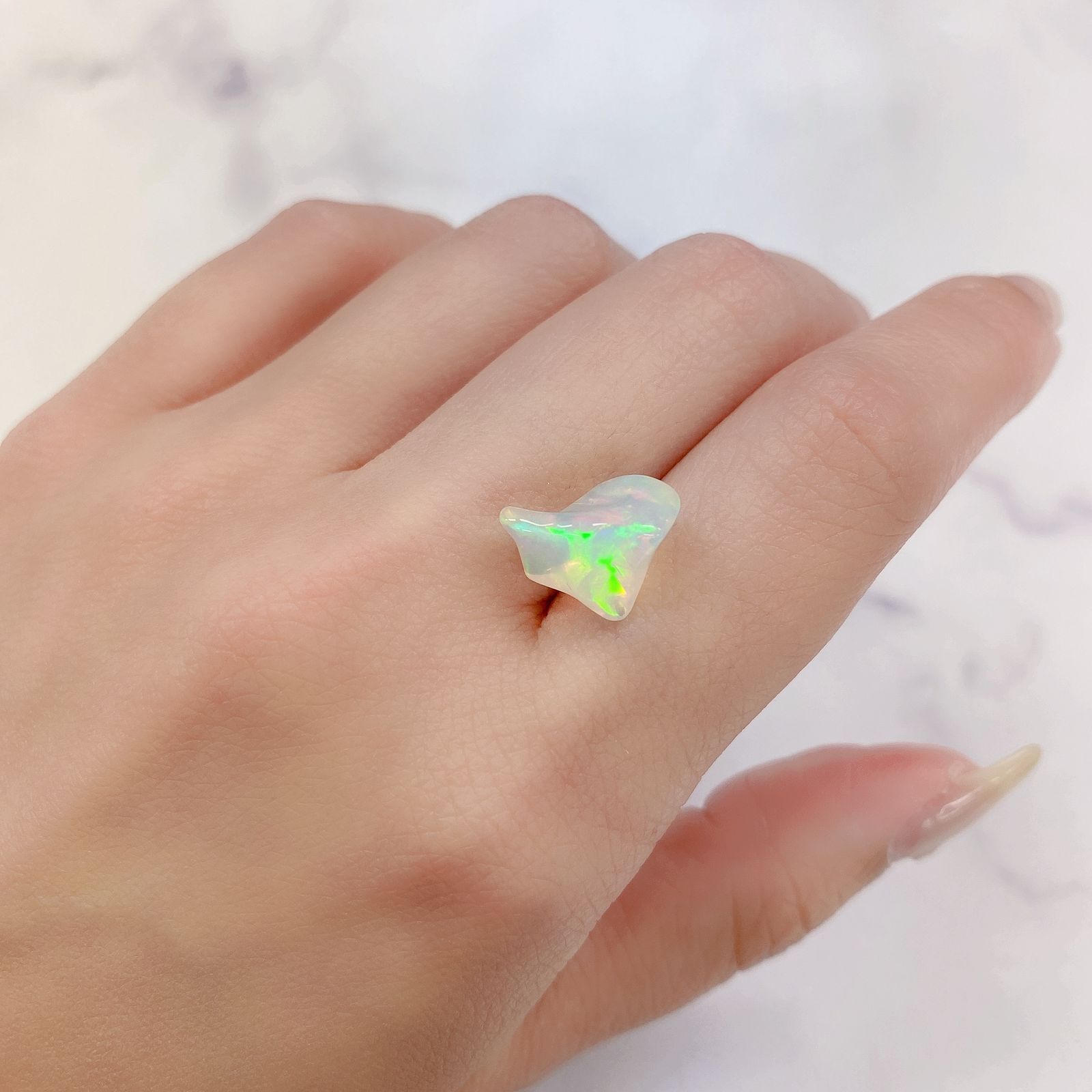 ◇バロック型◇エチオピアオパール(宝石名オパール) エチオピア産 3.79ct 識別済[210813175]13.2×10.9mm前後