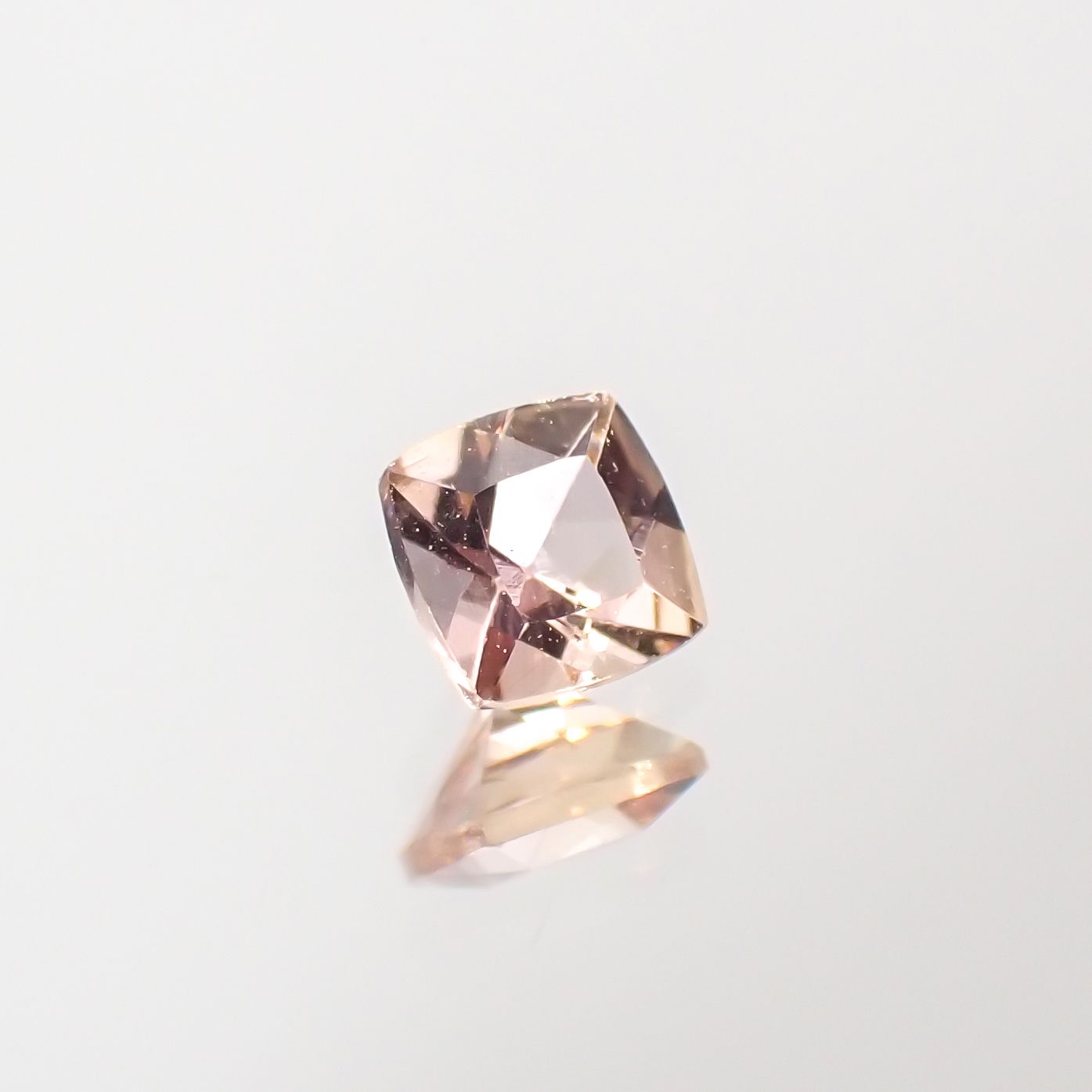 インペリアルトパーズ ブラジル産 0.16ct[230923551]3x3mm前後