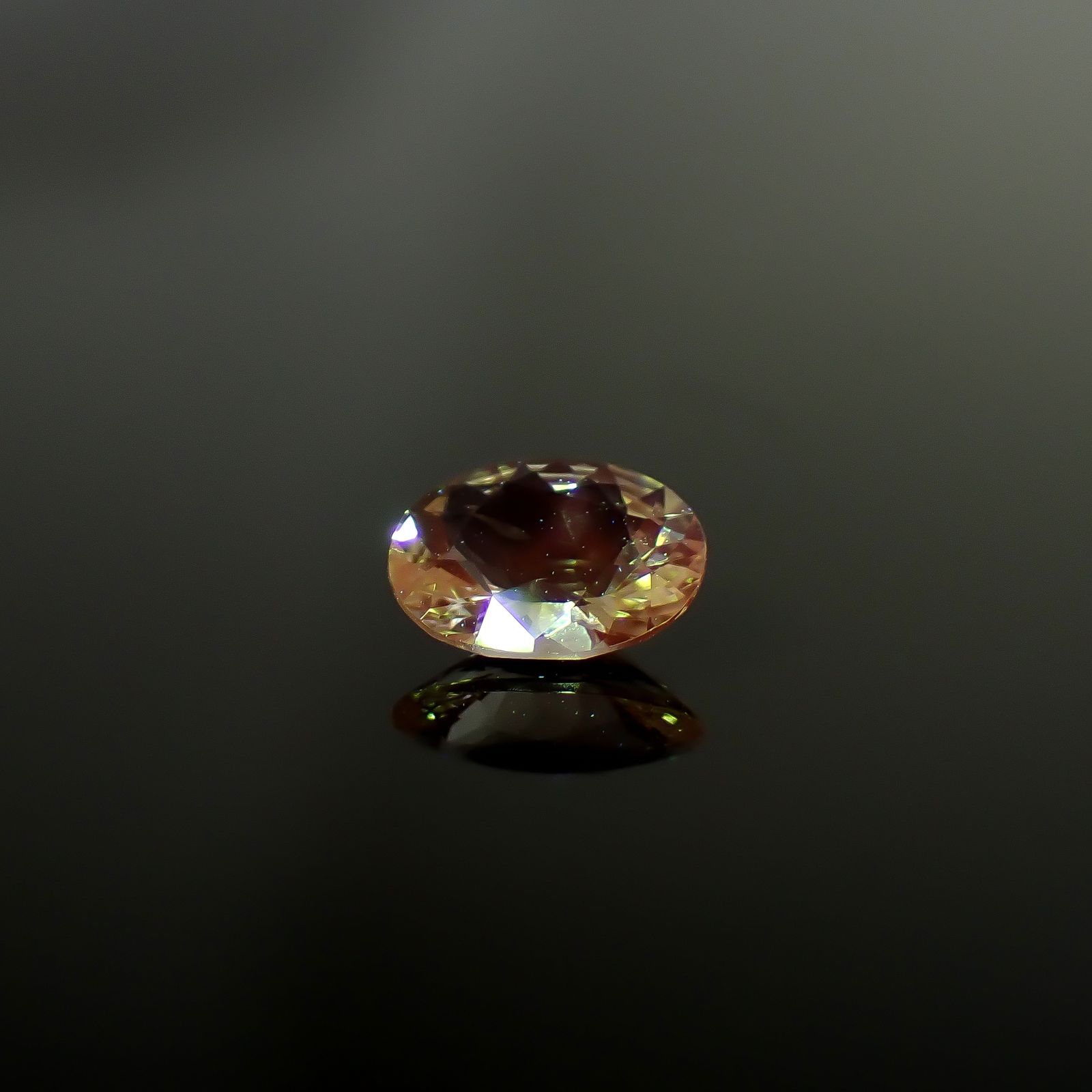ミントガーネット タンザニア産 0.62ct / 6.3x4.9mm前後 [260932679]