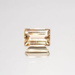 インペリアルトパーズ(宝石名トパーズ)ブラジル産 0.70ct 識別済[220114965]6x4mm前後