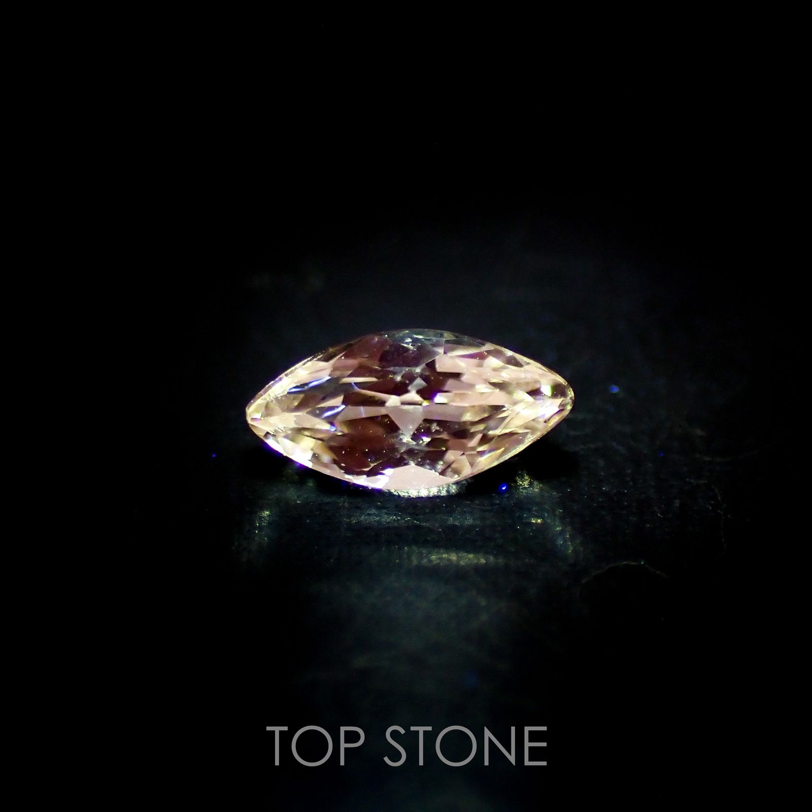 リューコガーネット(宝石名ホワイト グロッシュラー・ガーネット) ビルマ産 0.26ct 識別済[210510773]5.6×2.5mm前後