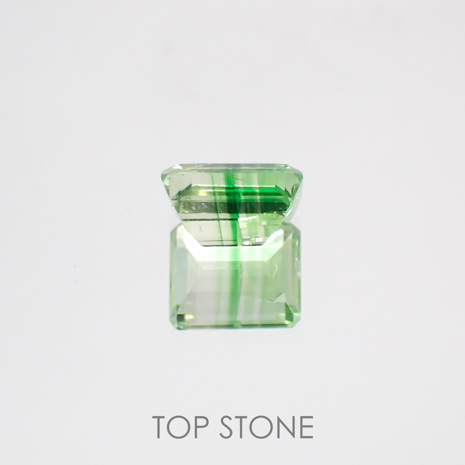 バイカラーツァボライト タンザニア産 ルース 0.85ct[210610924]5.7×4.6mm前後