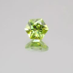 ◇ヘキサゴンカット◇スフェーン(宝石名スフェーン)マダガスカル産 0.39ct 識別済[231224439]4x4mm前後