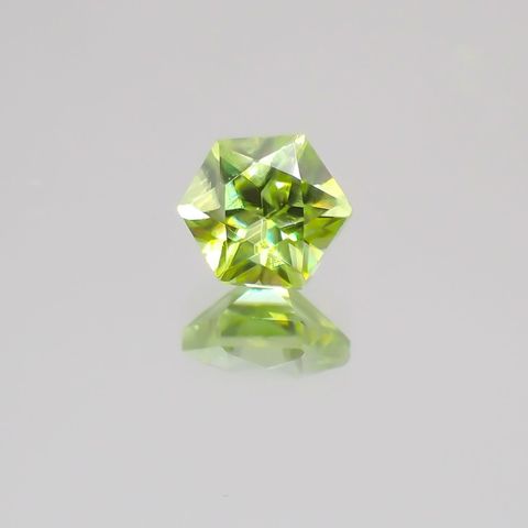 ◇ヘキサゴンカット◇スフェーン(宝石名スフェーン)マダガスカル産 0.39ct 識別済[231224439]4x4mm前後