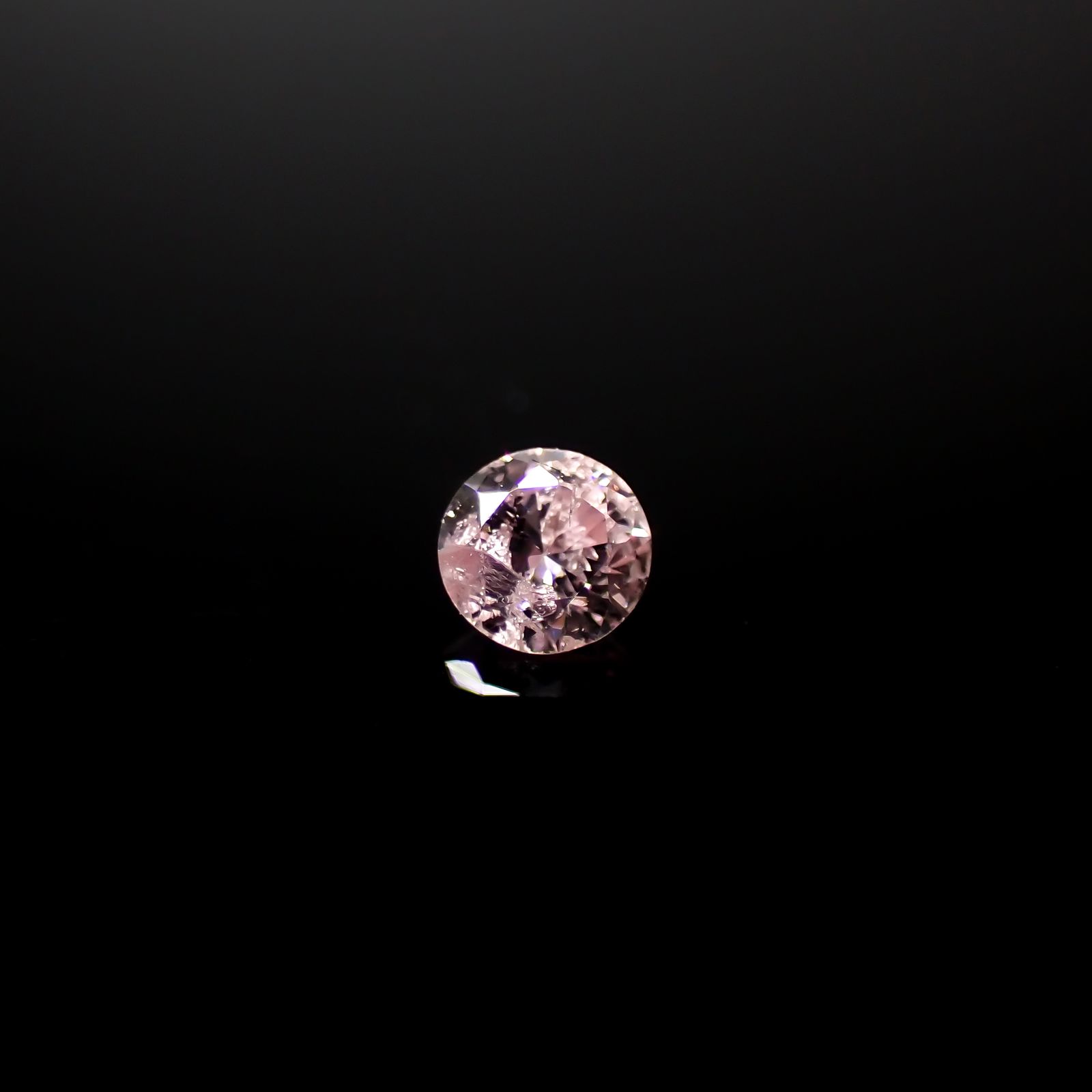 ピンクダイヤモンド(宝石名ダイアモンド I-2/FANCY PINK) 0.066ct ソ付(CGL)[240326636]2.54x2.61mm前後