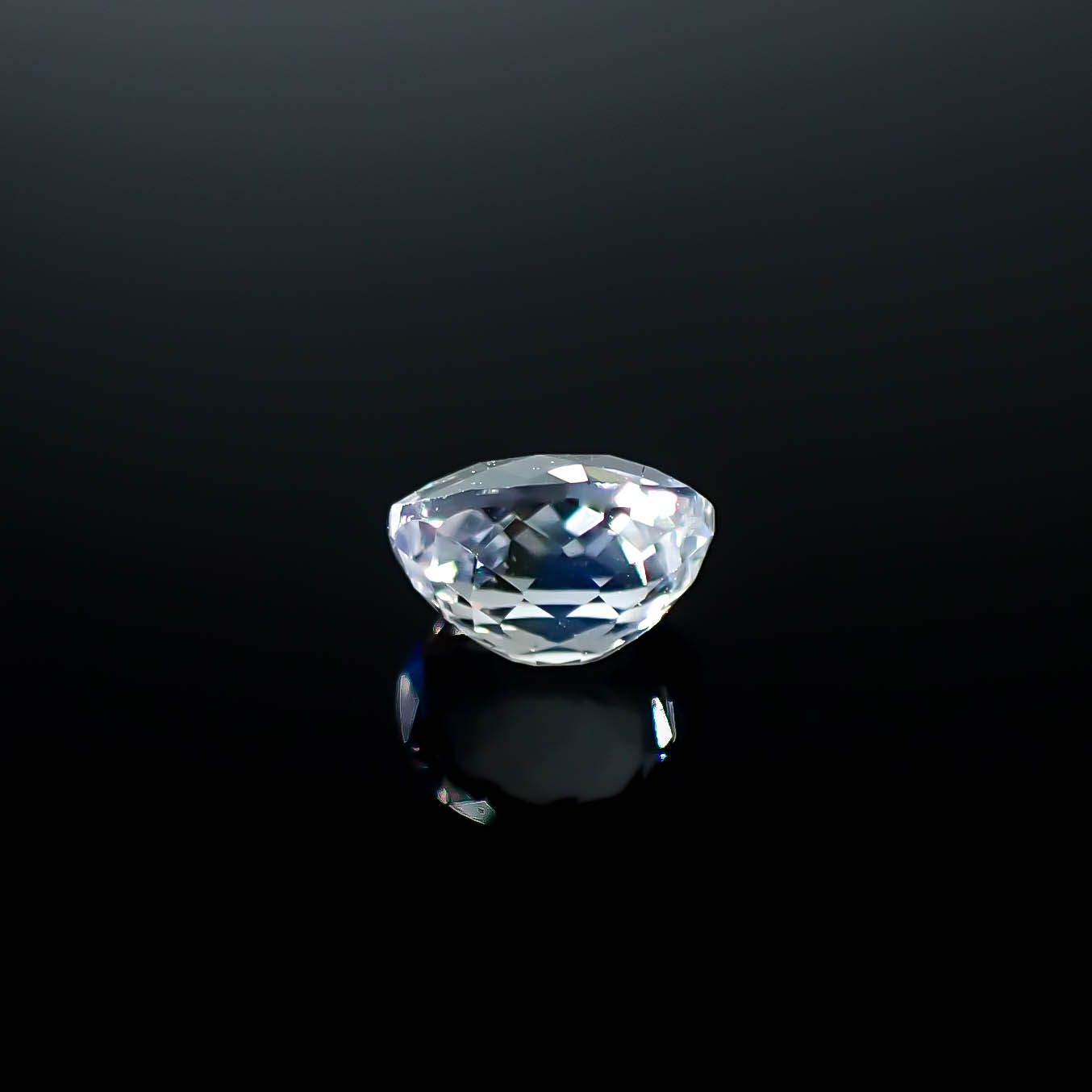 レインボームーンストーン ザンビア産 0.50ct [250730914]5.4x4.5mm前後