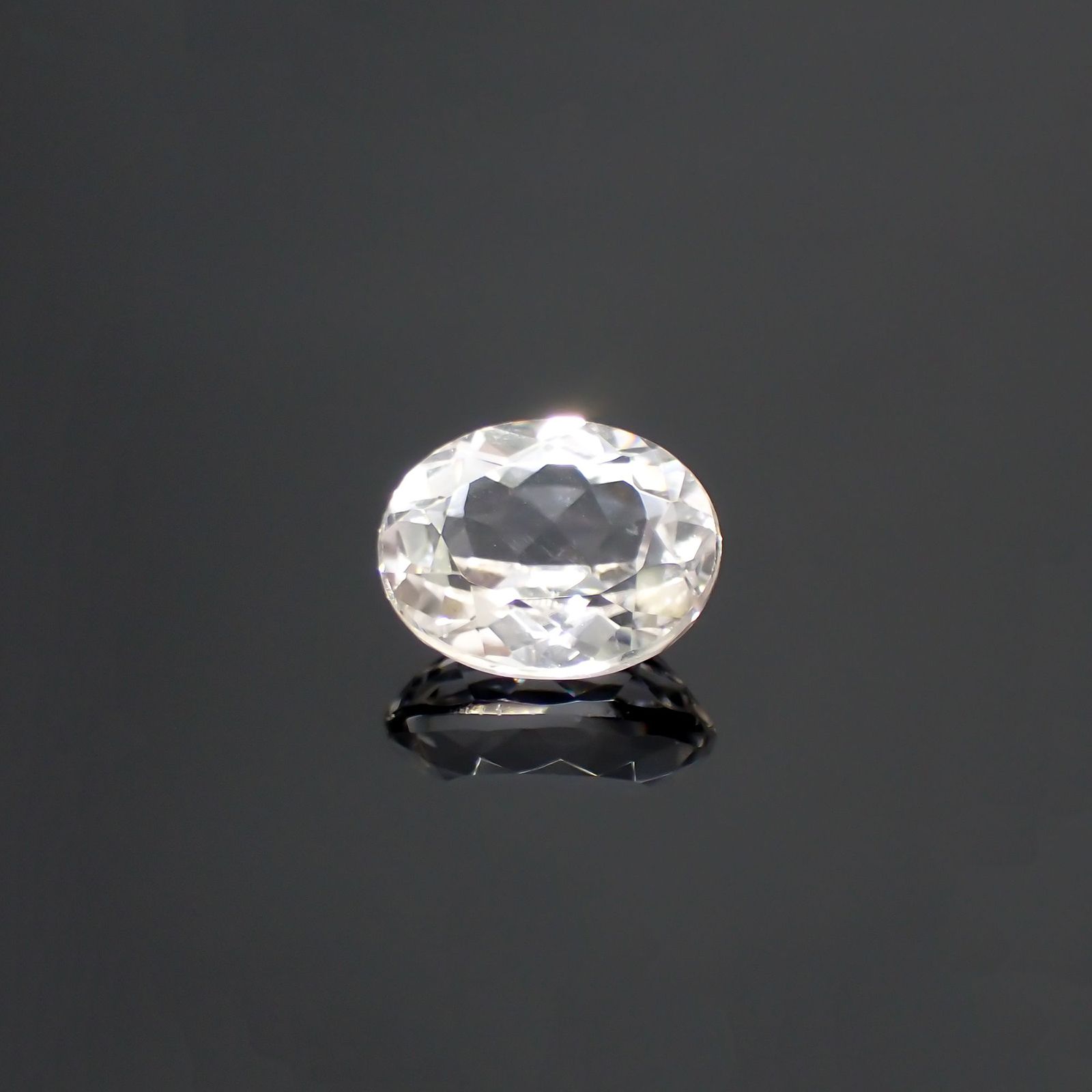 カラーレススポジュミン(宝石名ホワイト・スポジュミン) ブラジル産 3.10ct 識別済[210912631]10×7.9mm前後