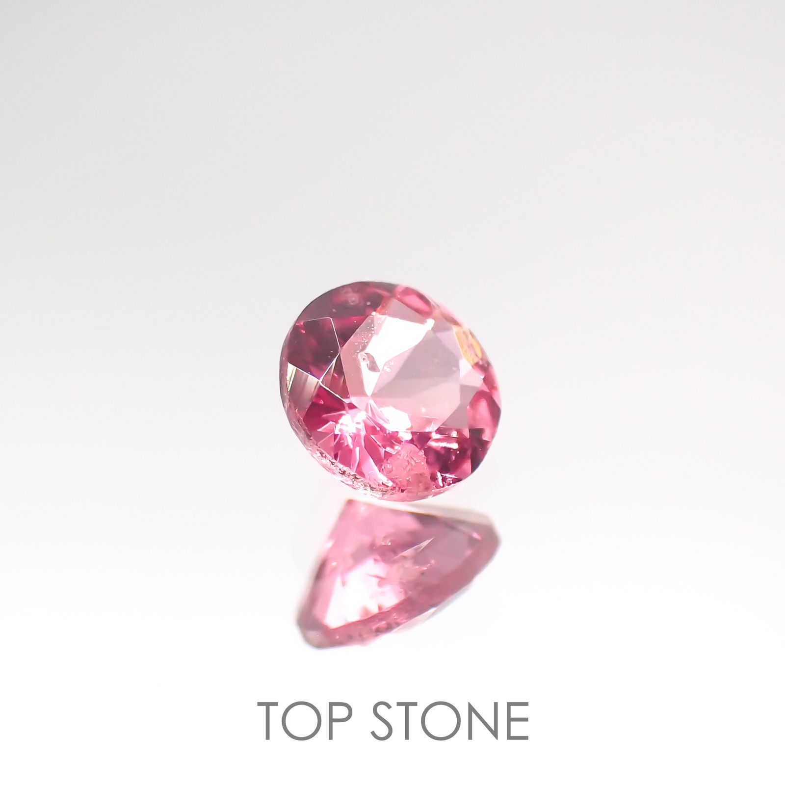 ホットピンクスピネル(宝石名ピンク・スピネル) タンザニア産 0.31ct 識別済[210812592]4.1×4.1mm前後