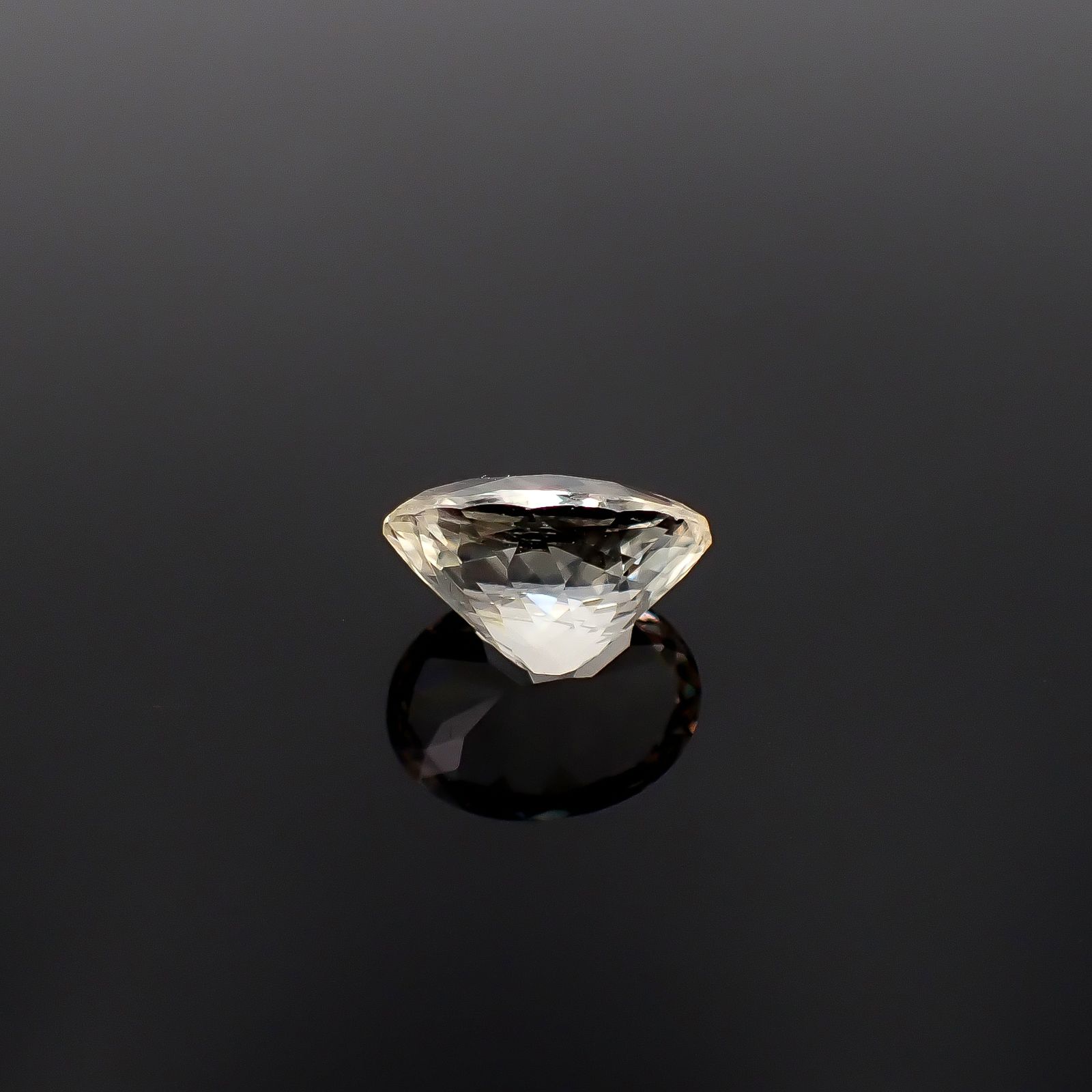 アラゴナイト フルオレッセンス(宝石名アラゴナイト)チェコ共和国産 ソ付(日独) 4.221ct / 12.24x9.25mm前後 [260231782]