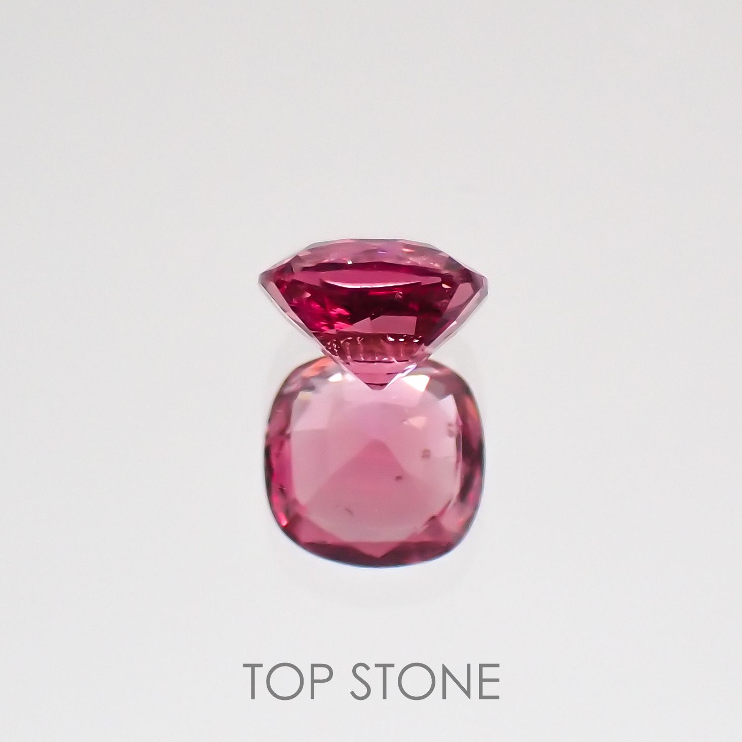 ホットピンクスピネル タンザニア産 ルース 0.2ct[210510854]3.5×3.4mm前後