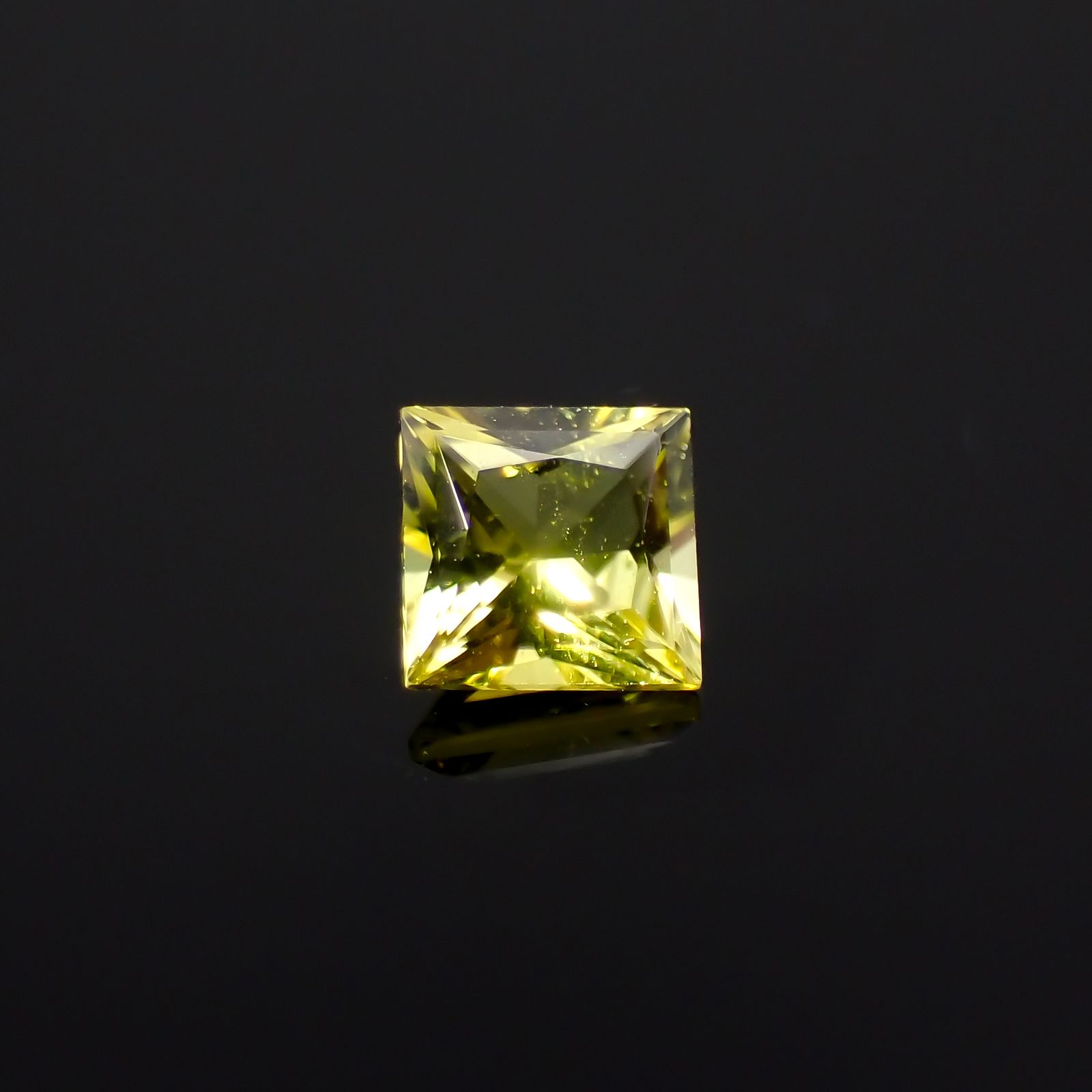 ◇プリンセスカット◇カナリートルマリン ザンビア・カナリー鉱山産 0.15ct[230823155]3.1x3mm前後