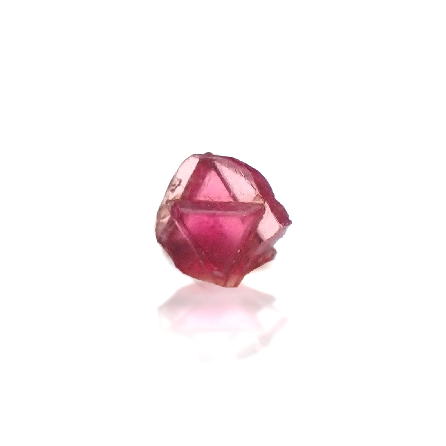 ツインクリスタルスピネル(スピネル式双晶）原石 ビルマ産 0.062ct[231124057]2.7x2.8mm前後