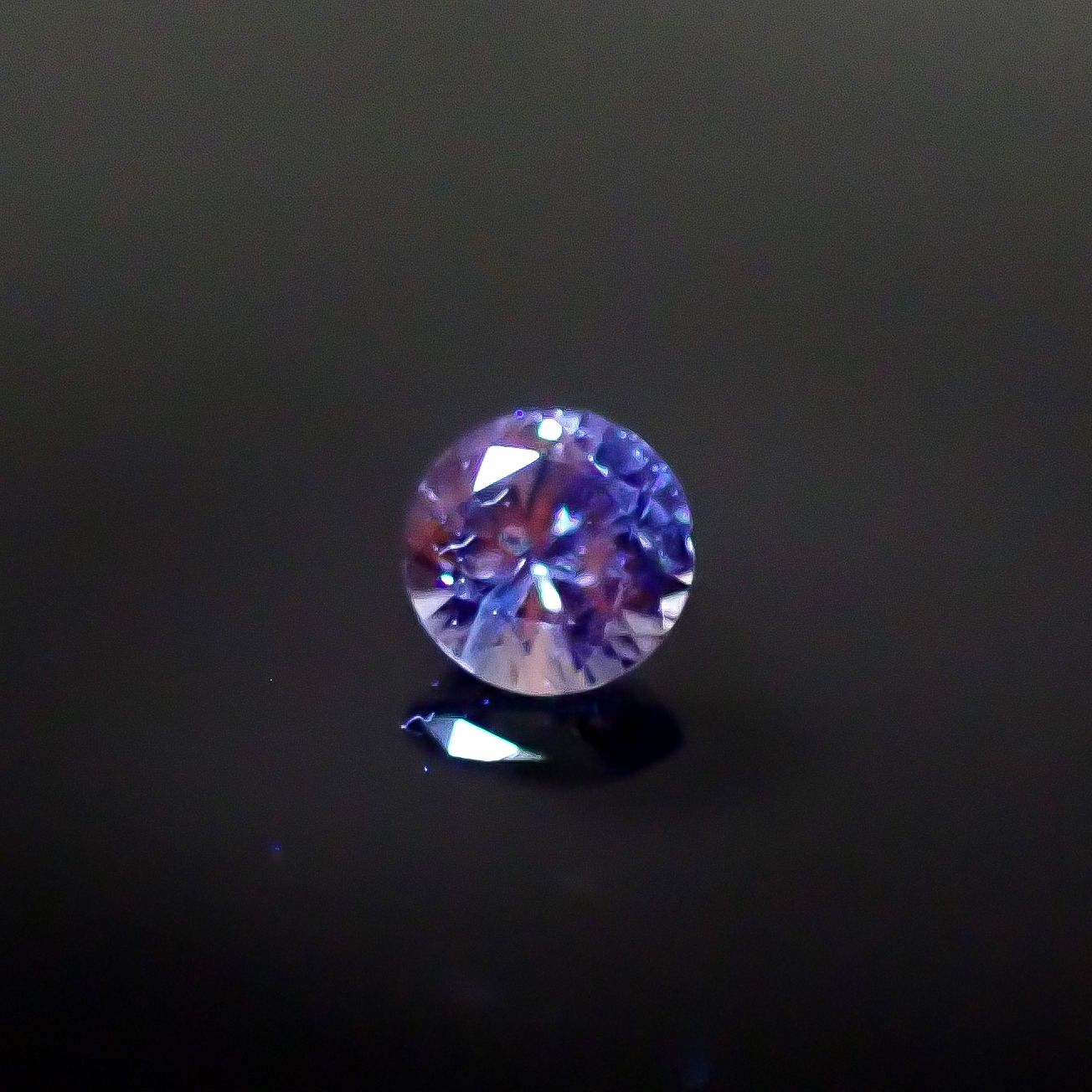アイスブルーサファイア スリランカ産 0.18ct [250129736]3.3x3.3mm前後