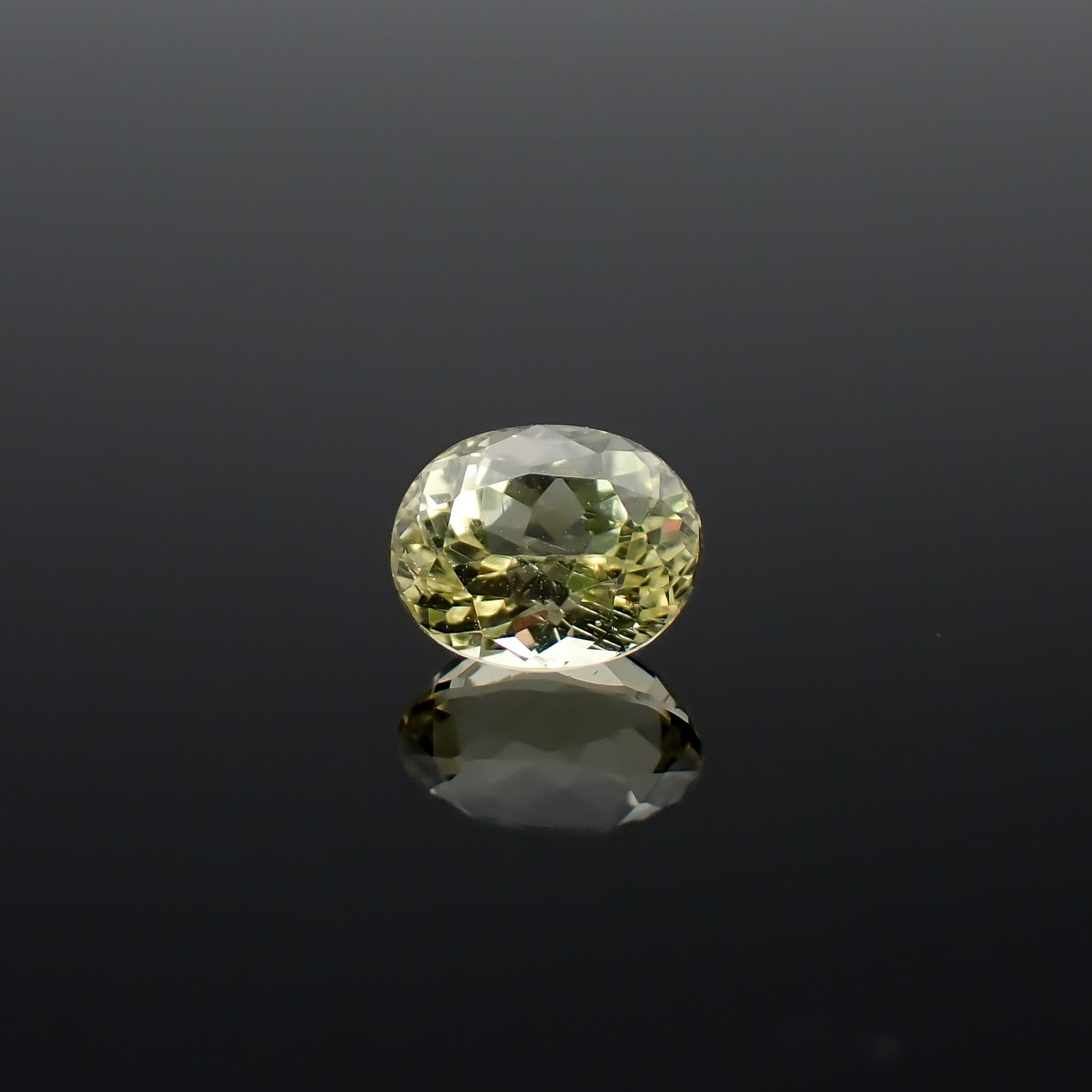 イエローアパタイト メキシコ産 1.11ct / 6.6x5.2mm前後 [260632463]