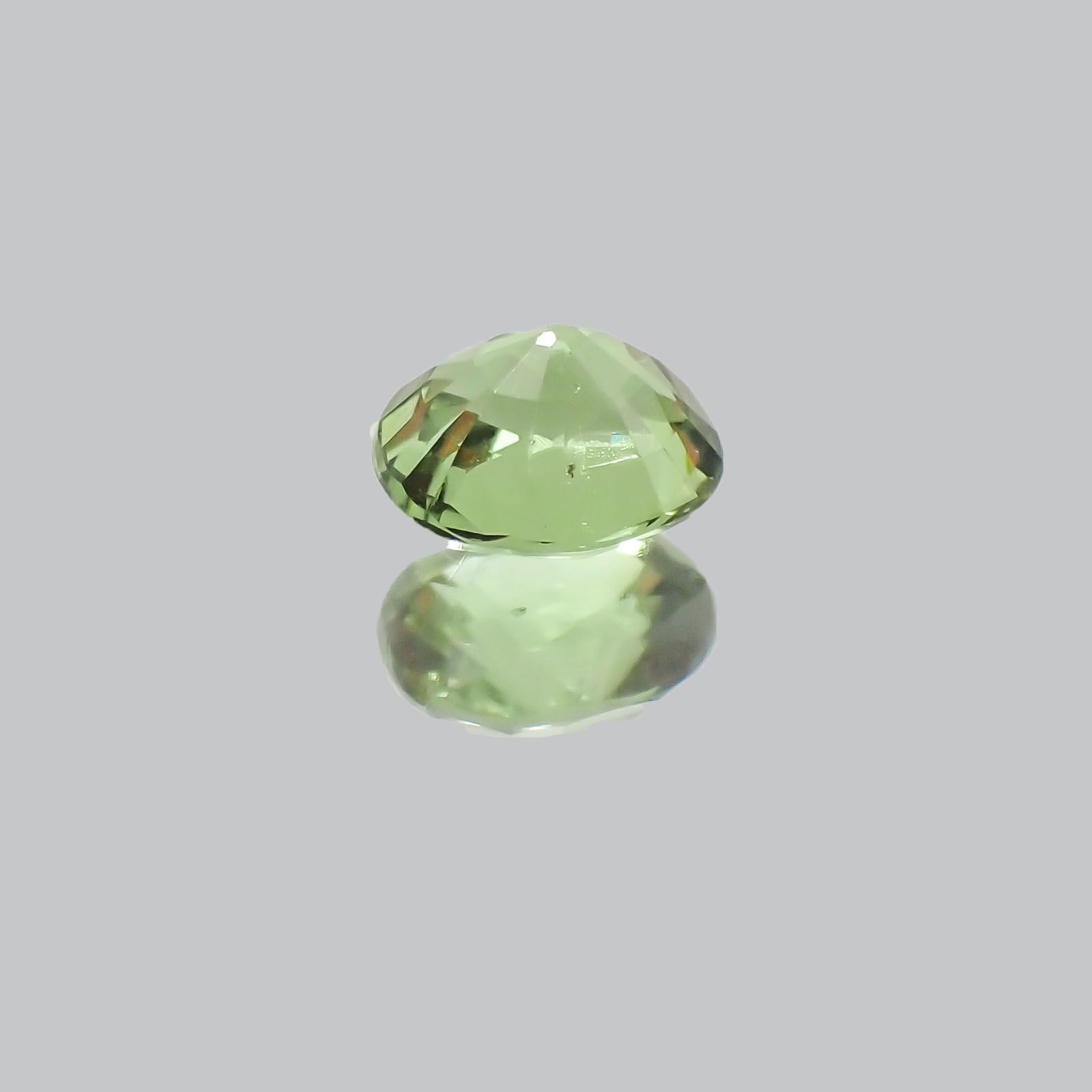 アレキサンドライト(宝石名アレキサンドライト) マダガスカル産 0.210ct ソ付(彩珠)[20117007]3.6×3.1mm前後