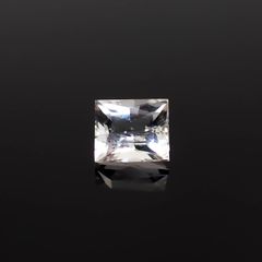 ◇プリンセスカット◇オーソクレース(宝石名ホワイト・オーソクレース)パキスタン産 0.69ct 識別済[250530445]5.9x4.9mm前後