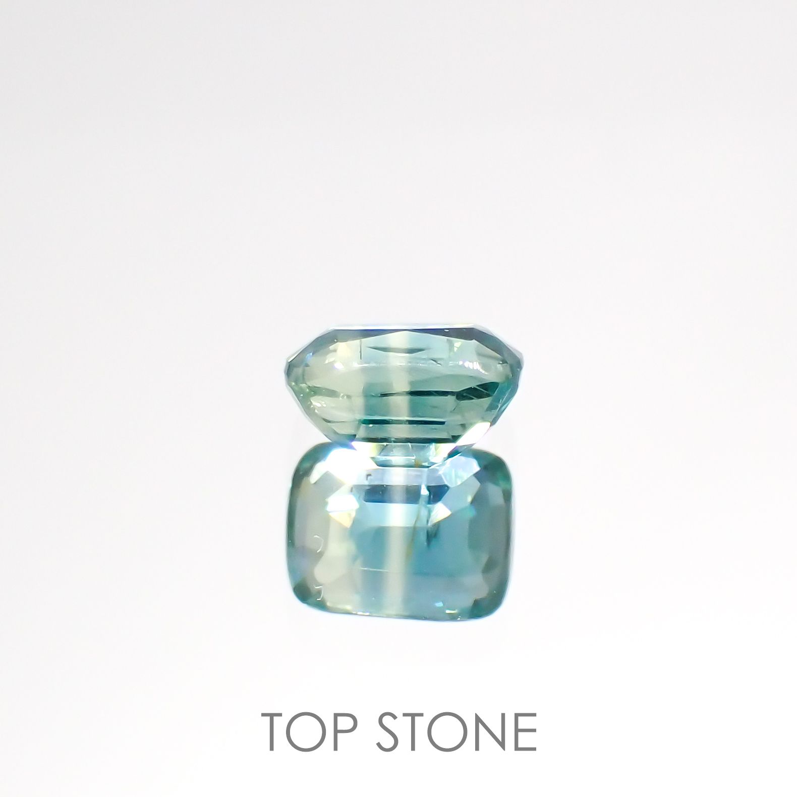 バイカラーカイヤナイト(宝石名カイヤナイト)ネパール産 1.39ct 識別済[220115371]6.6x5mm前後