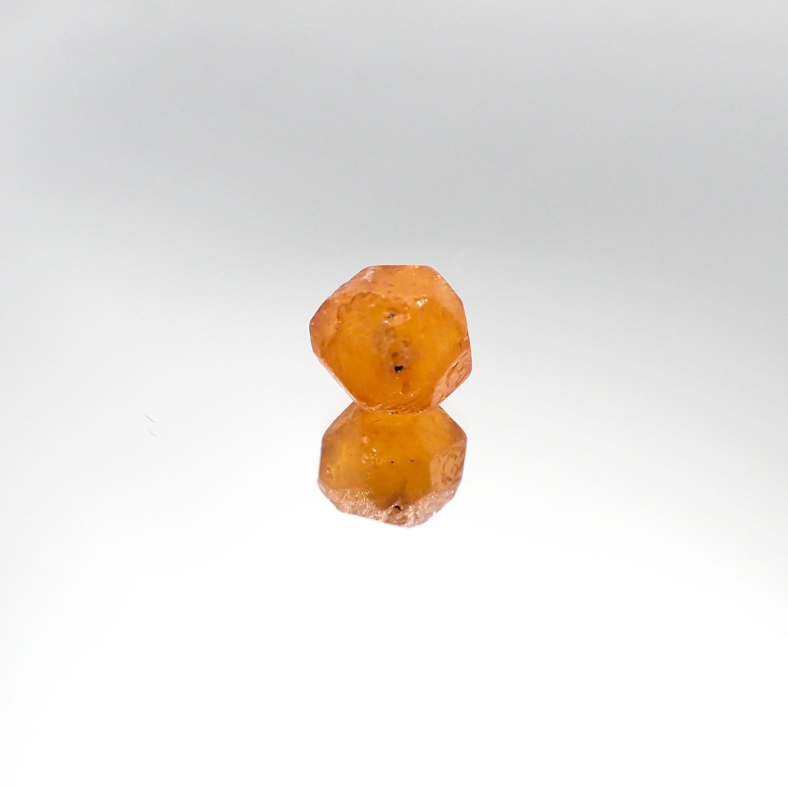 スペサルティンガーネット マンダリンオレンジカラー 原石(宝石名ガーネット)タンザニア産 6.30ct 識別済[230823124]9.7x9.5mm前後